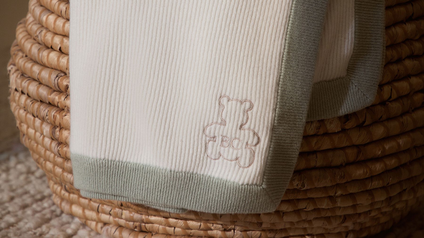 BRUNELLO CUCINELLI バスローブ・おくるみ・ブランケット　箱付き Newborn Gift Ideas: unique birth presents | Brunello Cucinelli