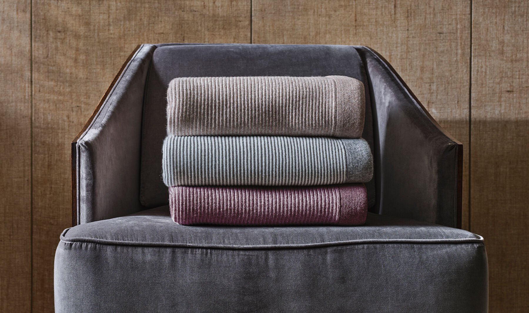 Brunello Cucinelli：レディース、メンズ、キッズアイテム公式