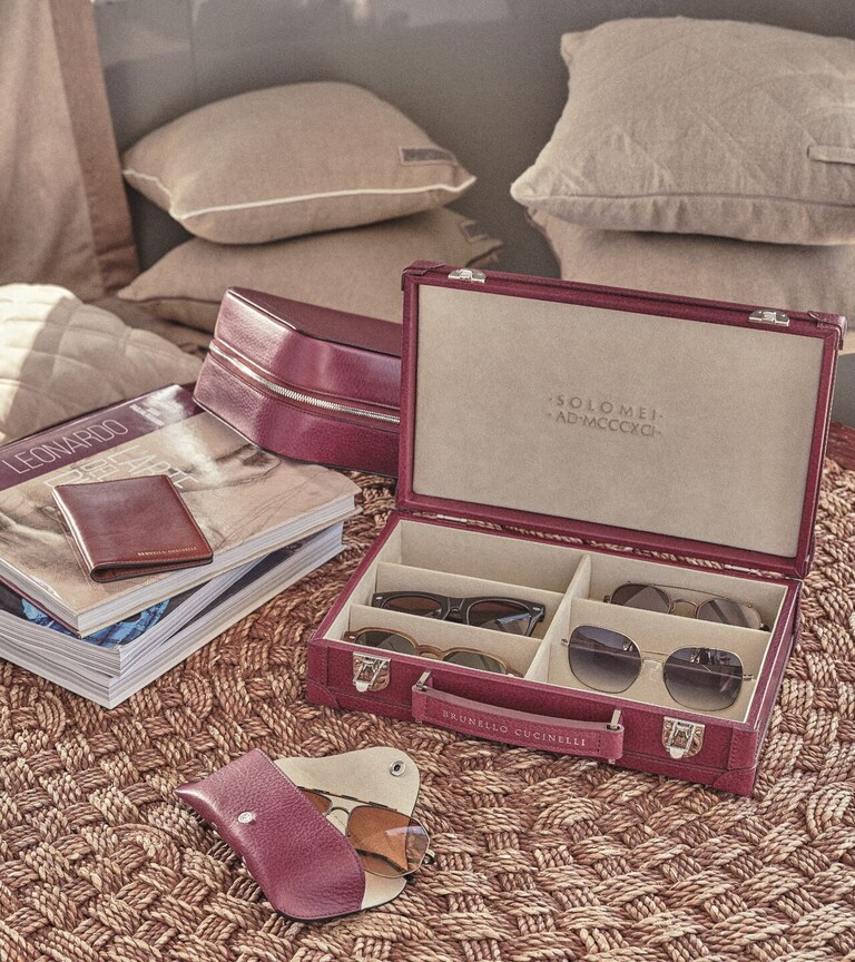 Focus on eyeglass cases