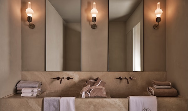 Lifestyle - Bathrobes & Towels