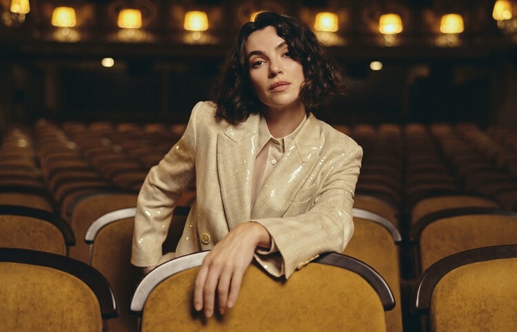 НОВЫЕ ПОСТУПЛЕНИЯ - Женщина