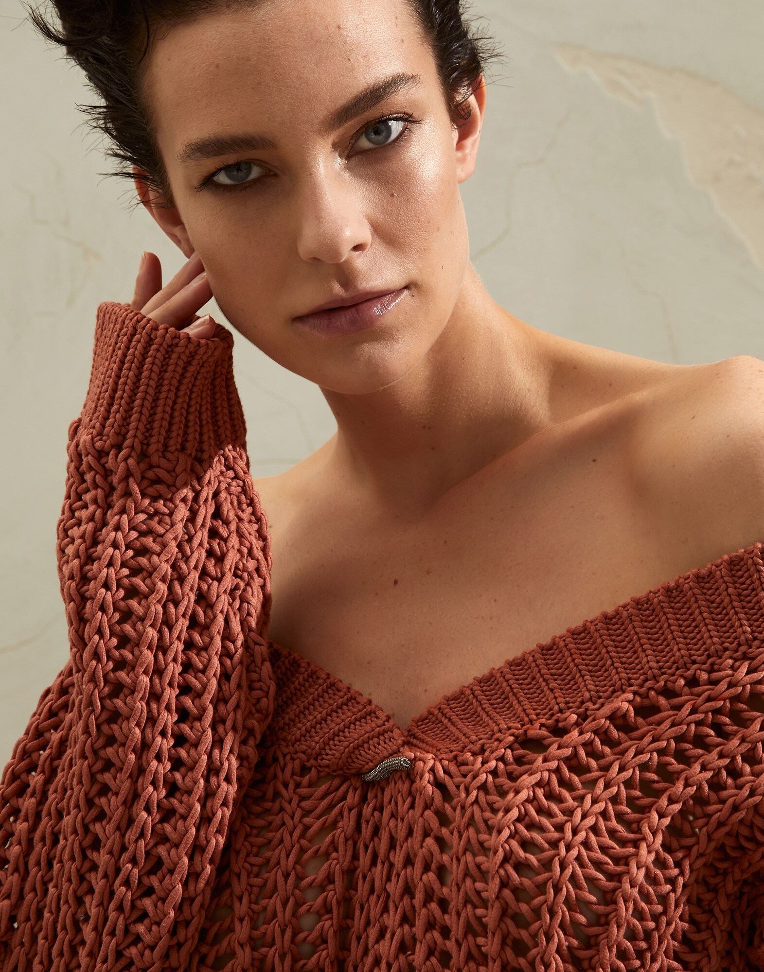 V-neck - Detail view