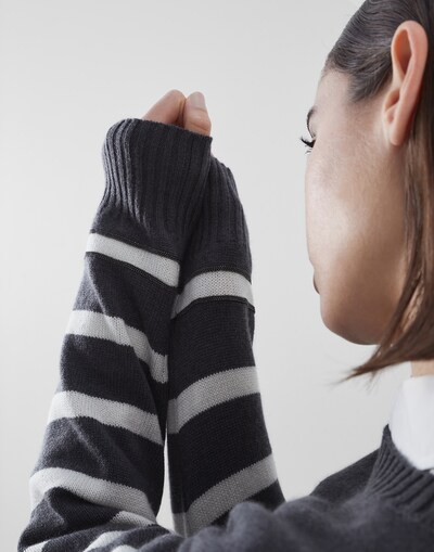 Crewneck - Detail view