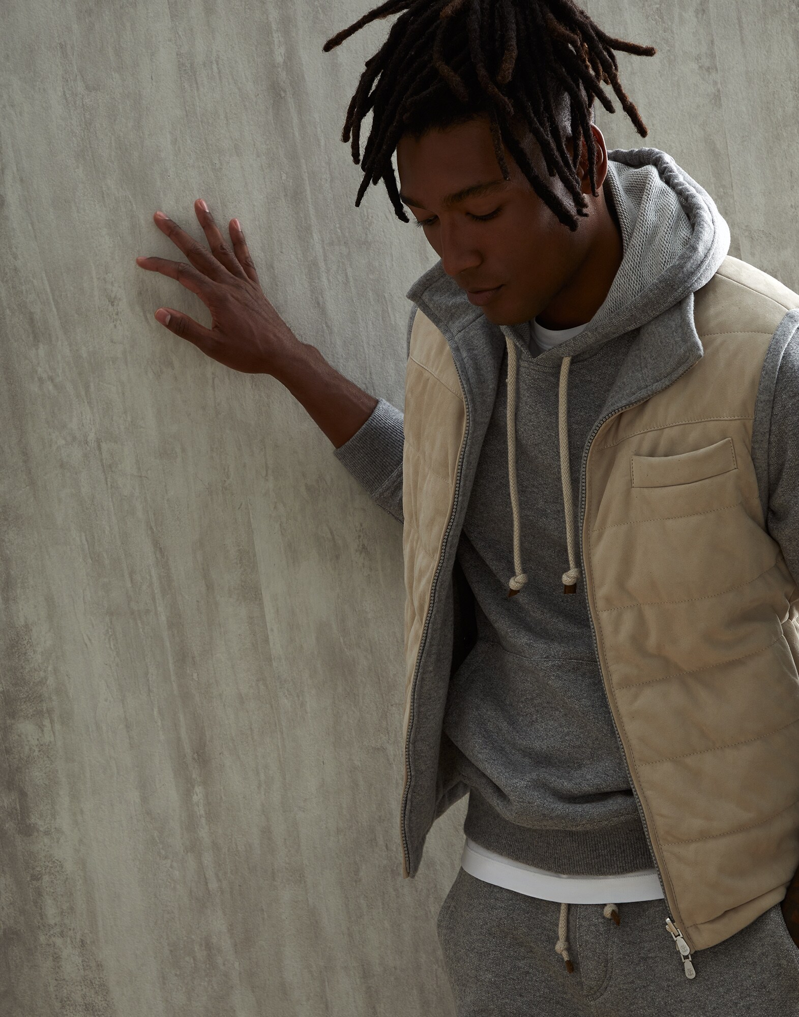 Sweatshirt - Editorial view