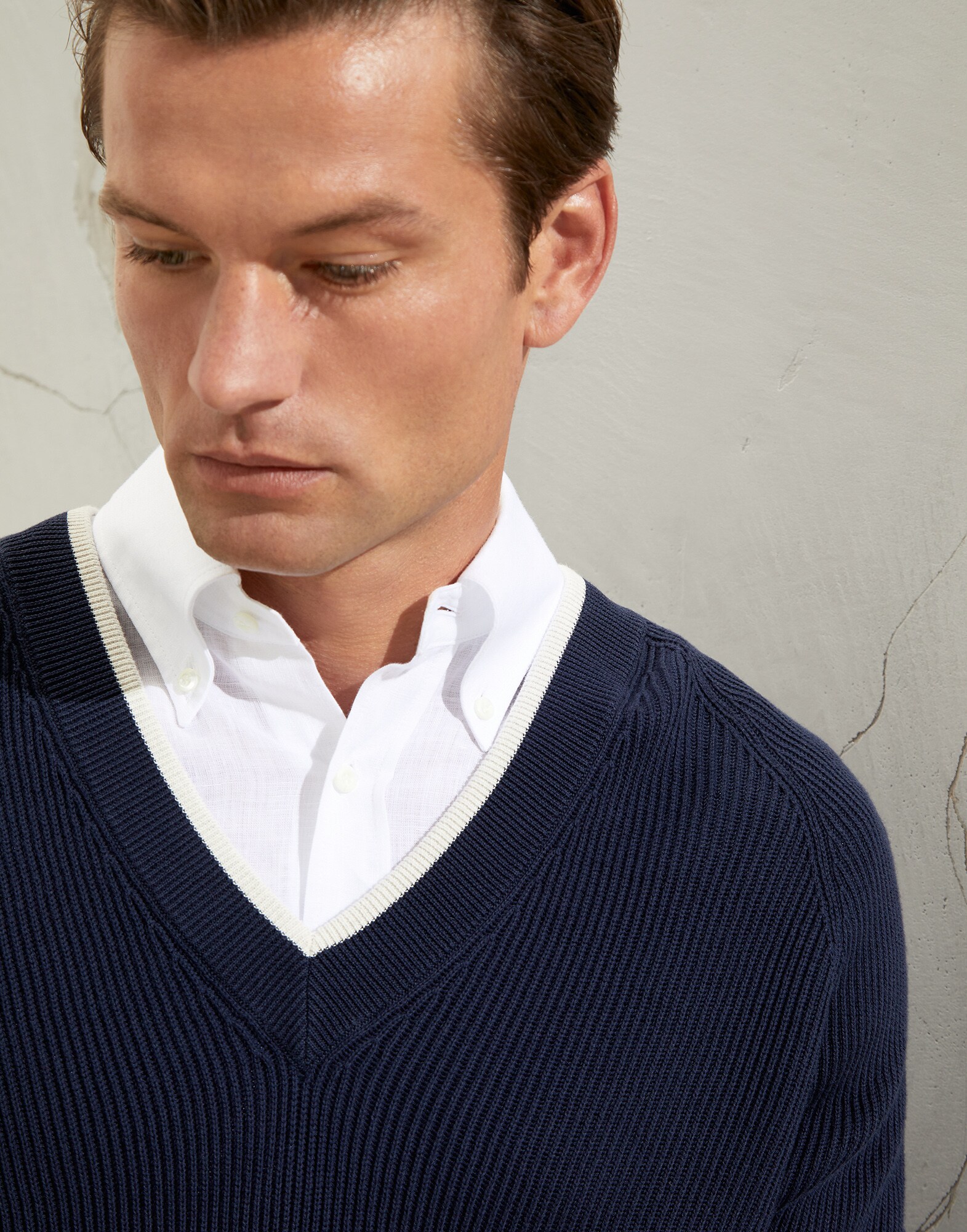 V-neck Sweater - Detail