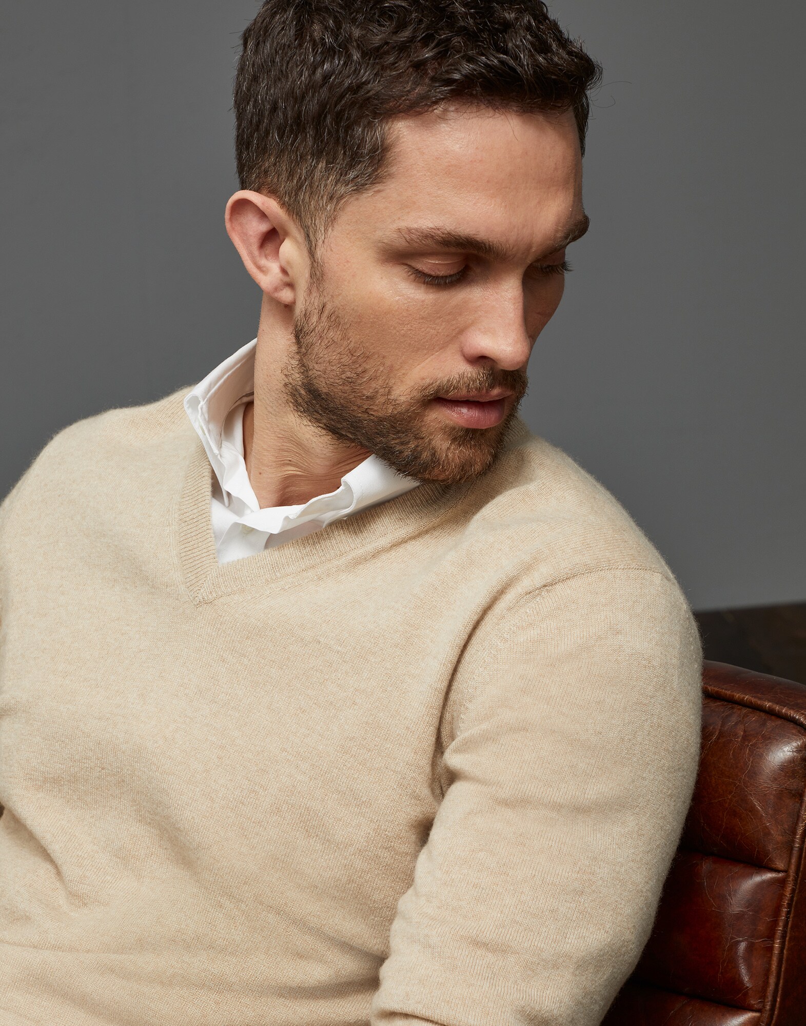 V-neck - Detail view