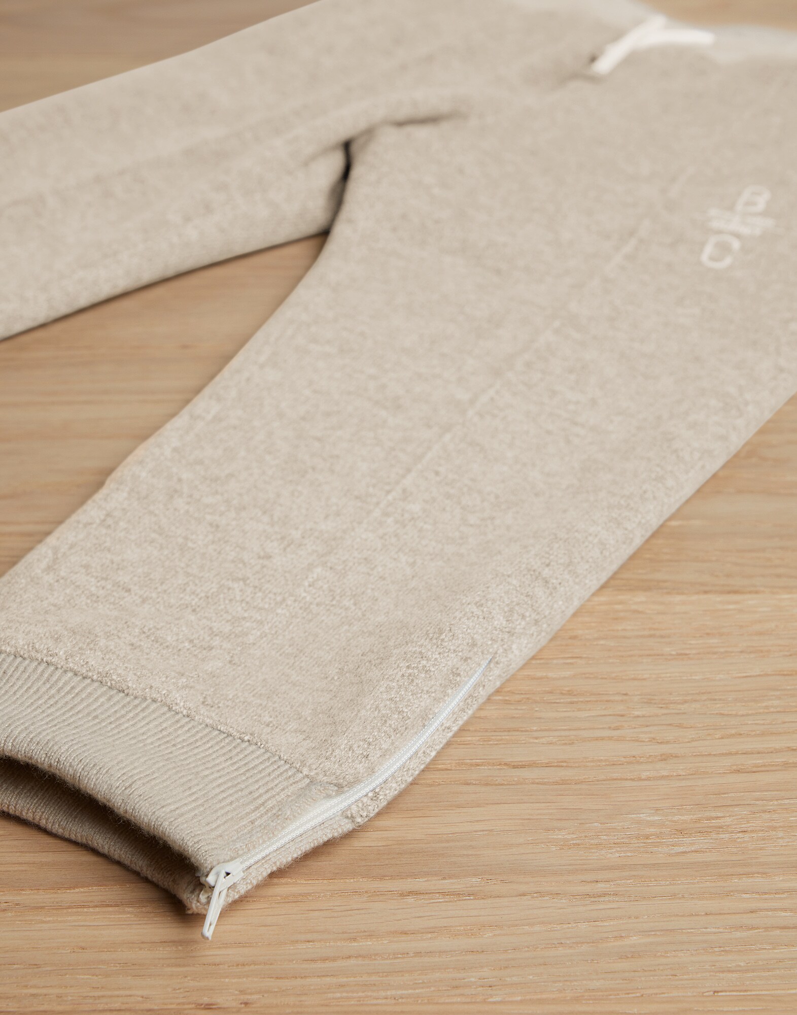 Sweatpants - Detail view