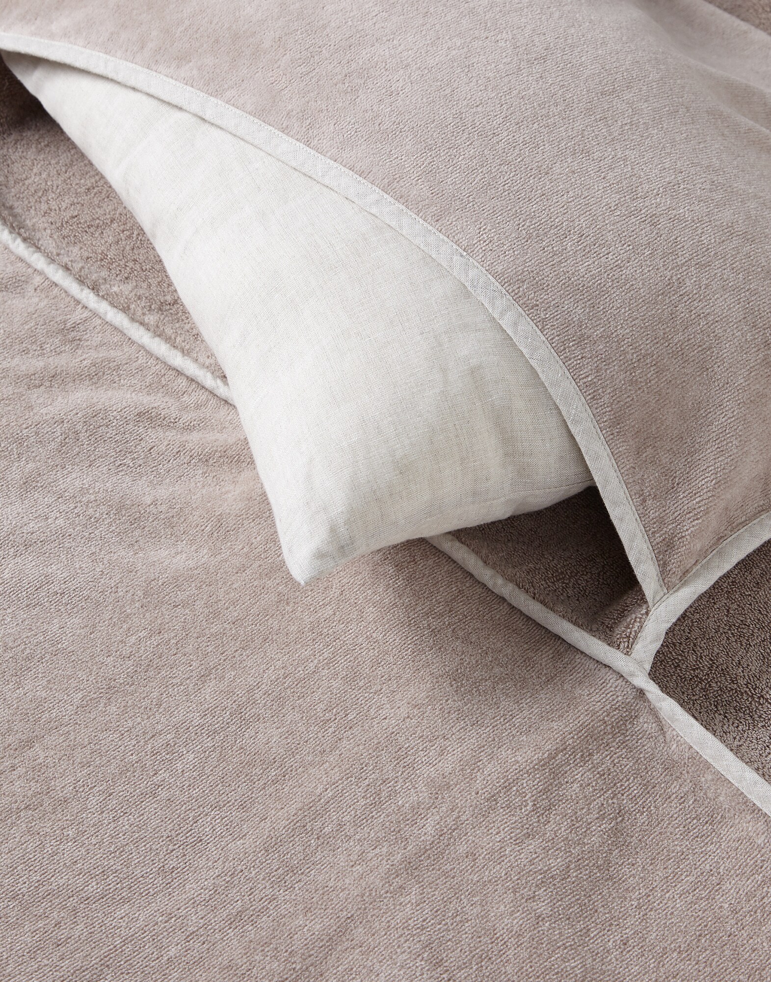 Bath Towels Desert Lifestyle 1 - Brunello Cucinelli