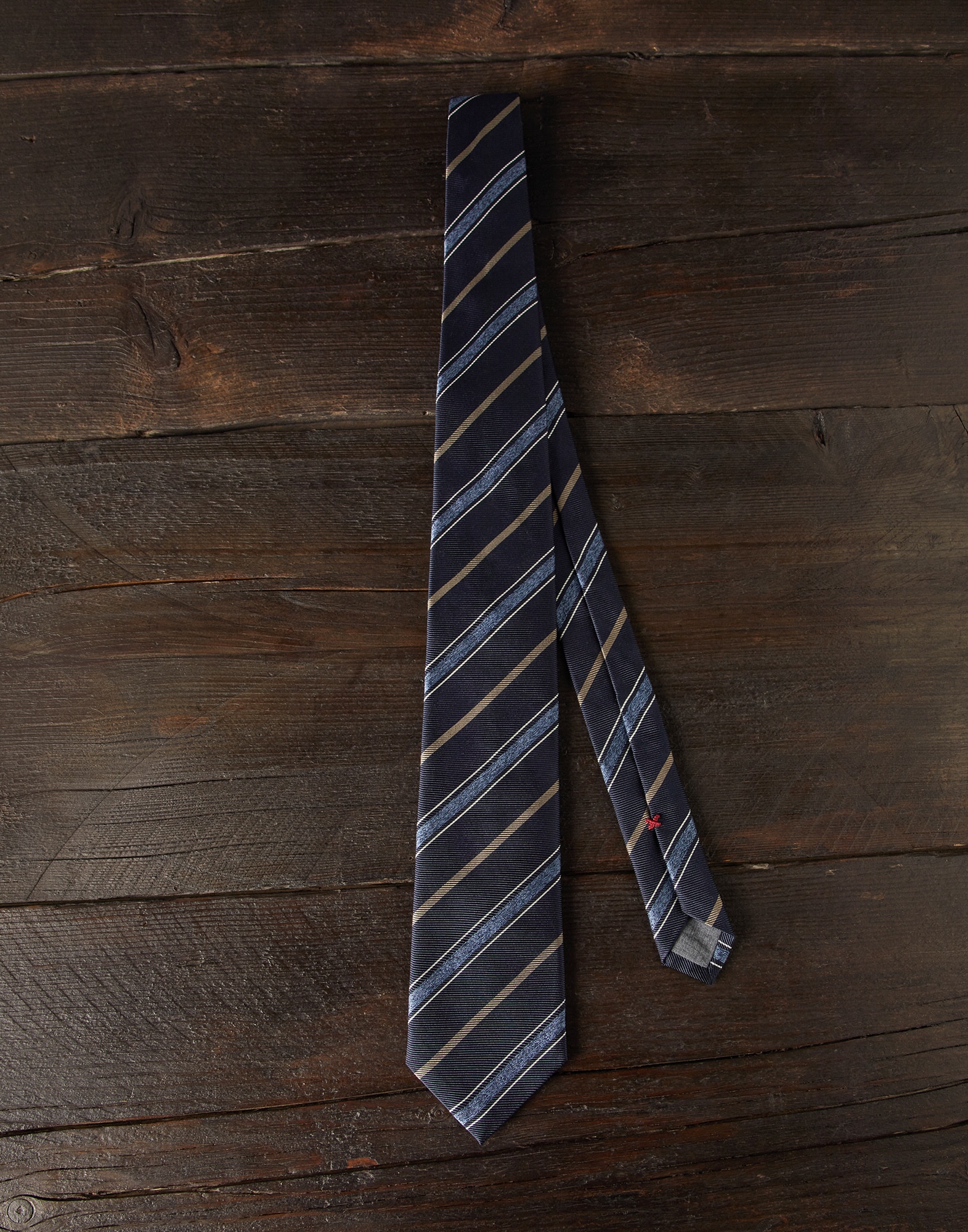 Cravate en soie rayure texturée