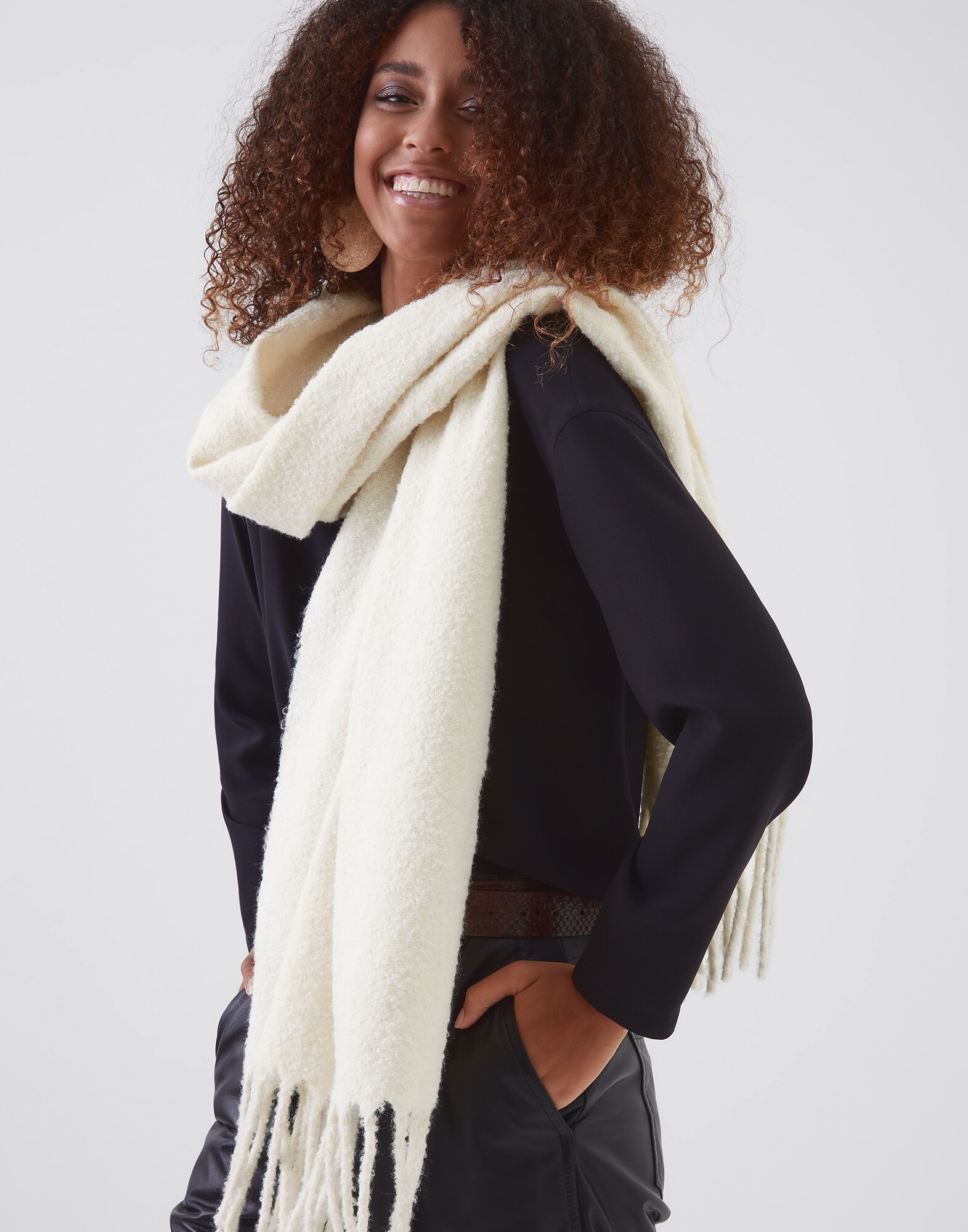Solid Scarf - Editorial