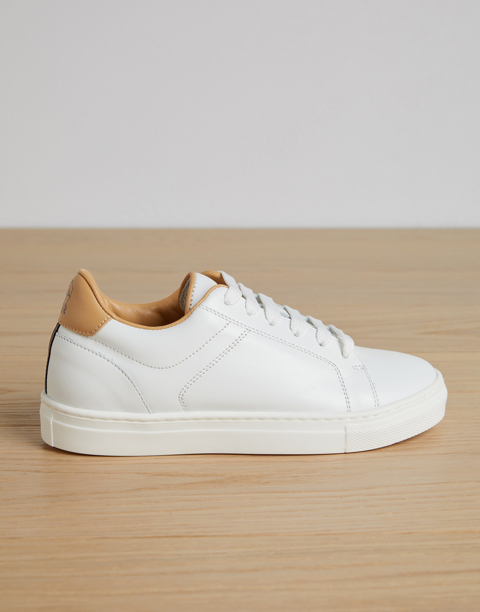 Sneakers - Editorial view