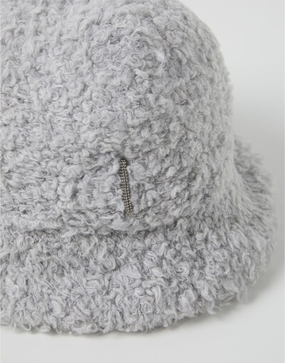 Hats & Gloves - Detail view
