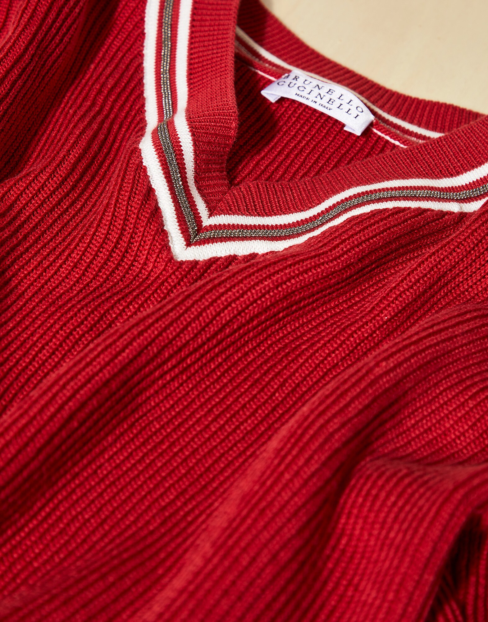 V-neck Sweater - Detail view