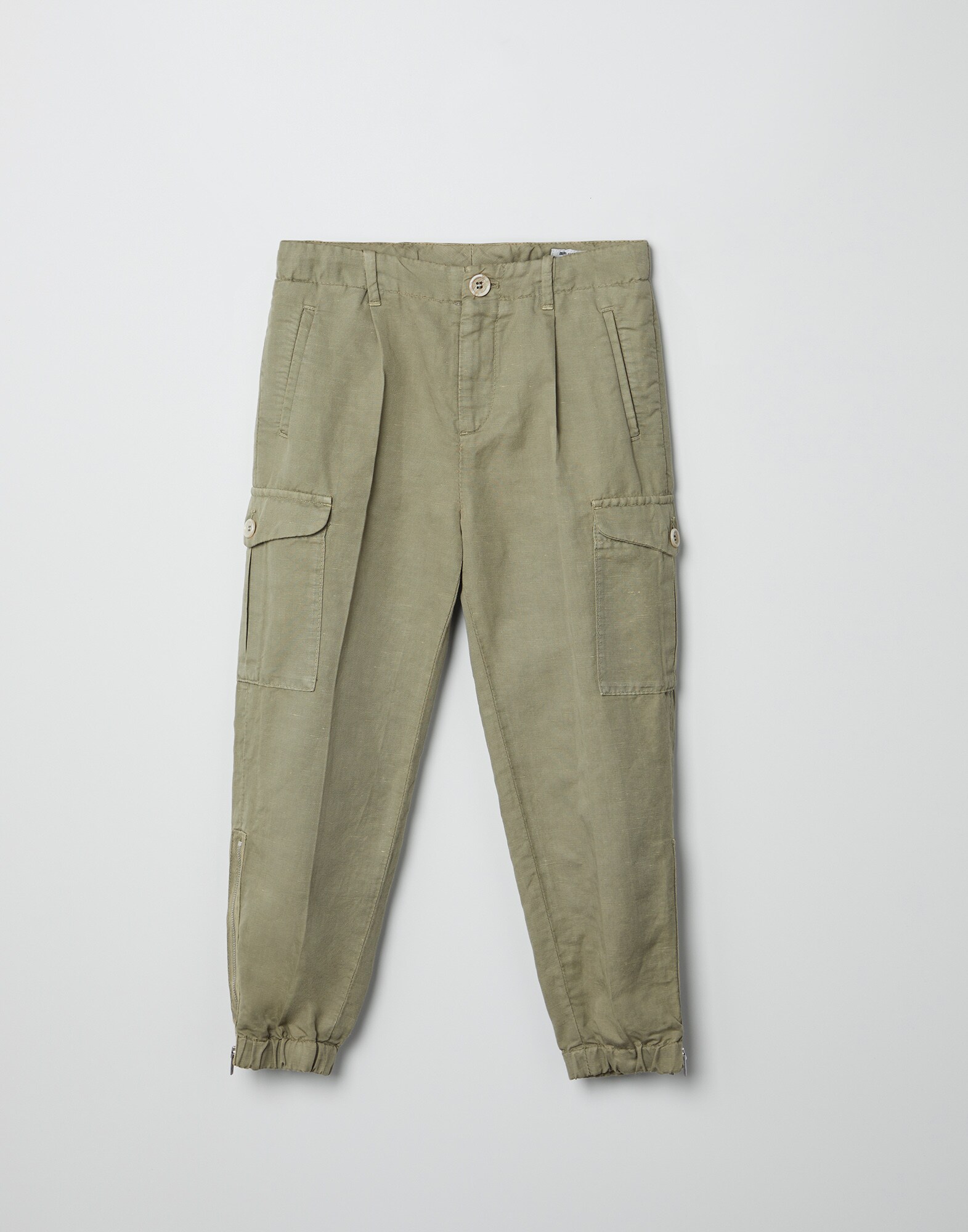 Trousers with cargo pockets