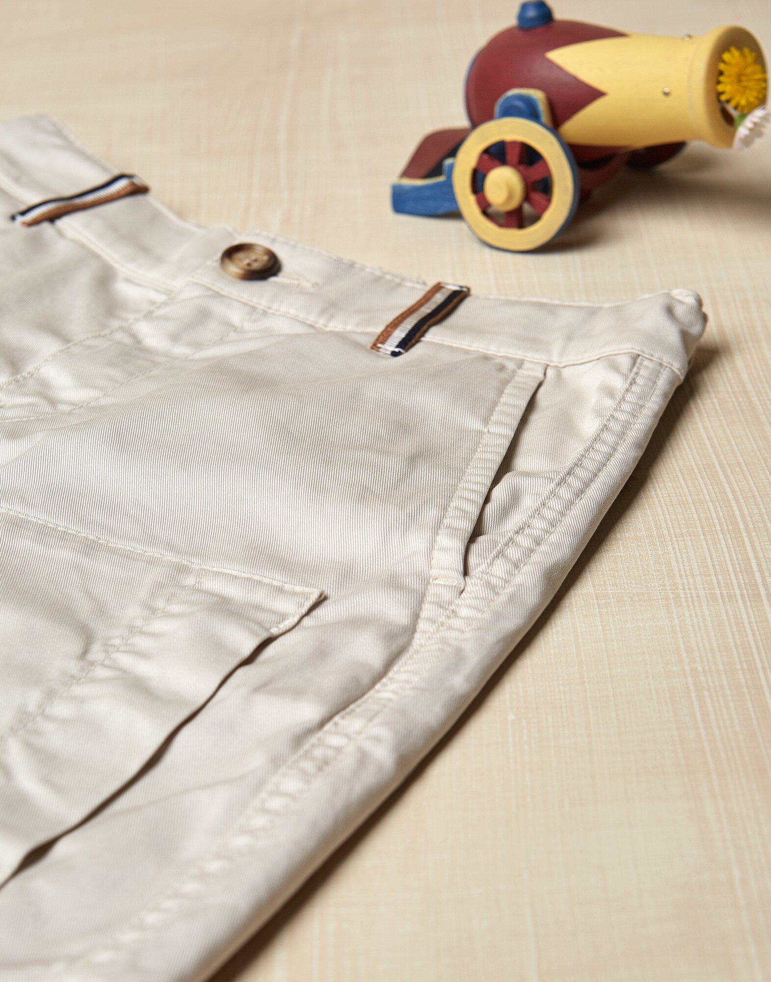 Bermuda Shorts - Detail