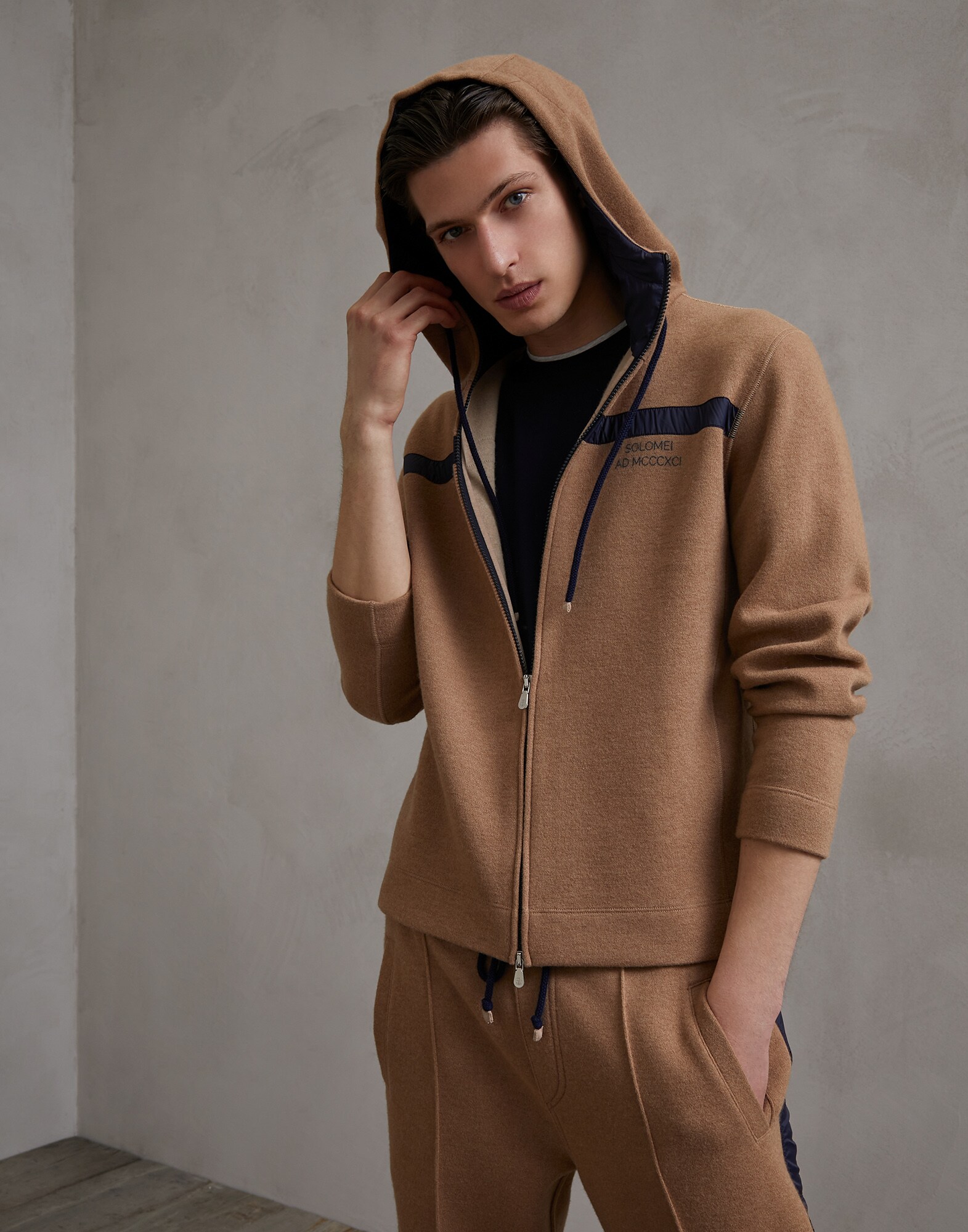 Sweatshirt - Editorial