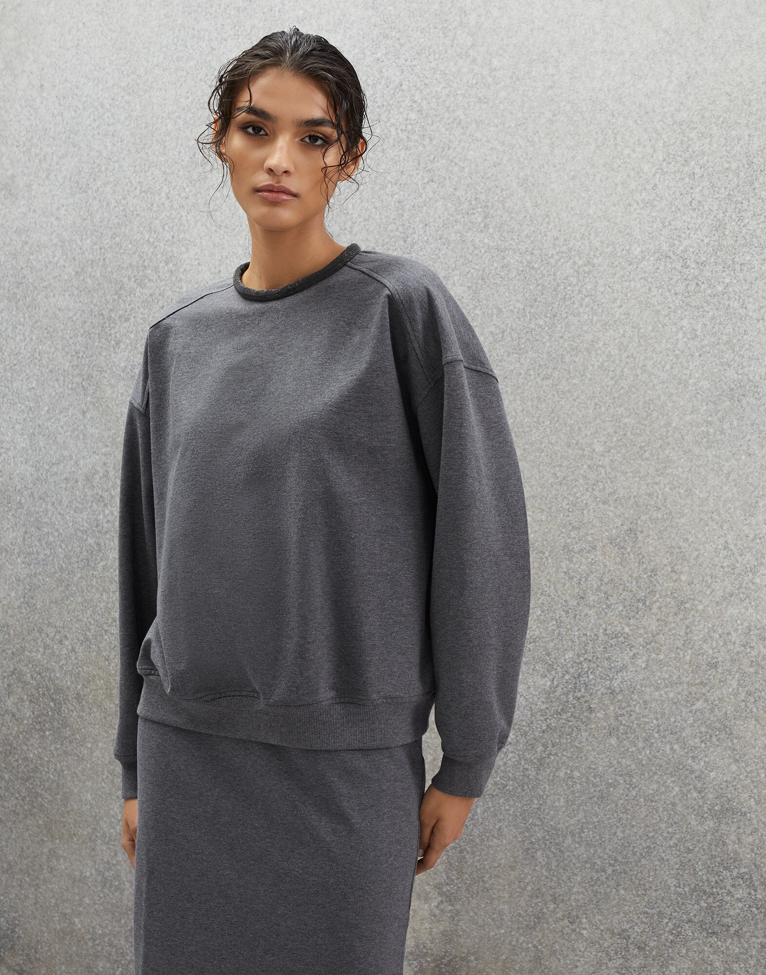 Sweatshirt with monili