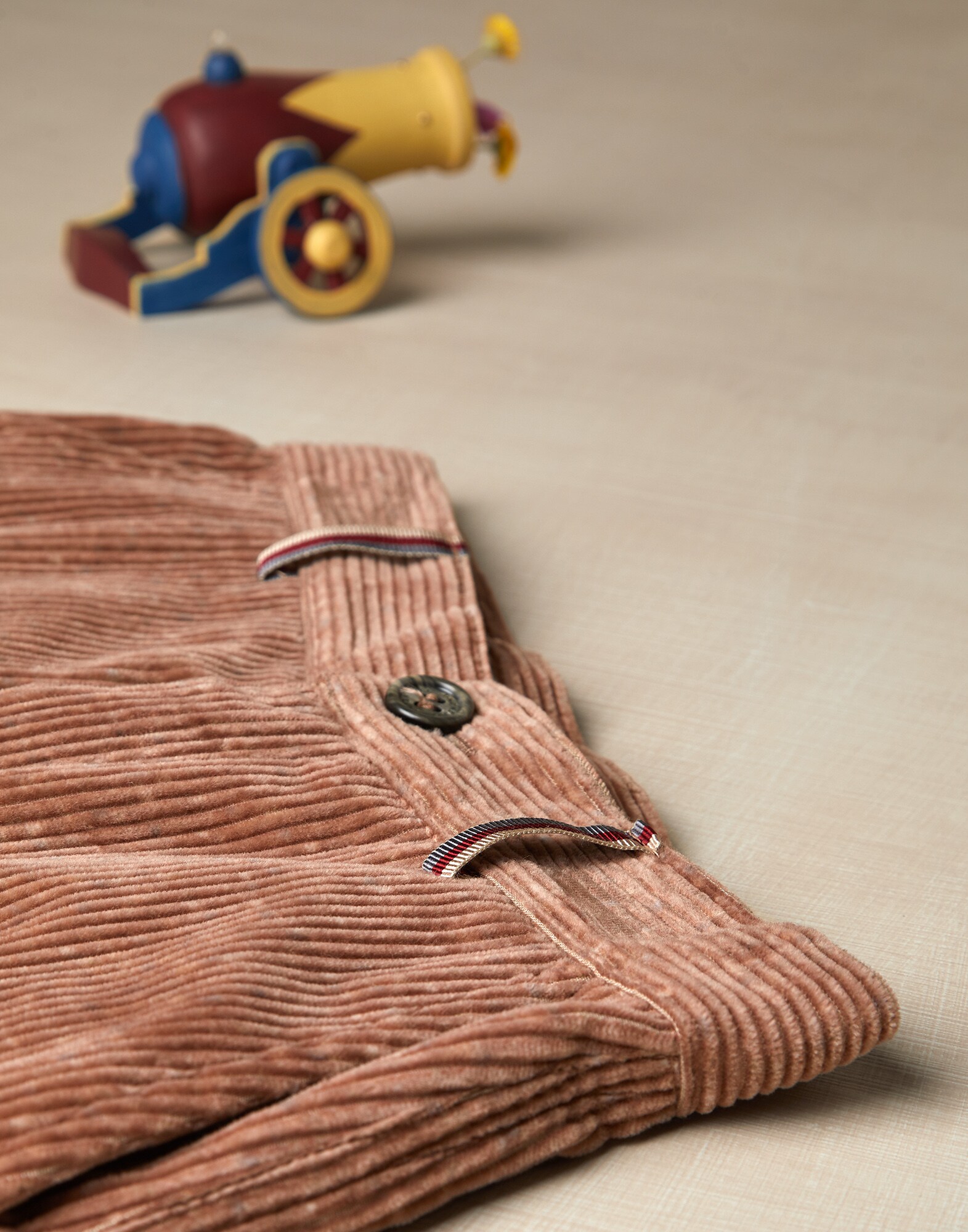 Bermuda Shorts - Detail