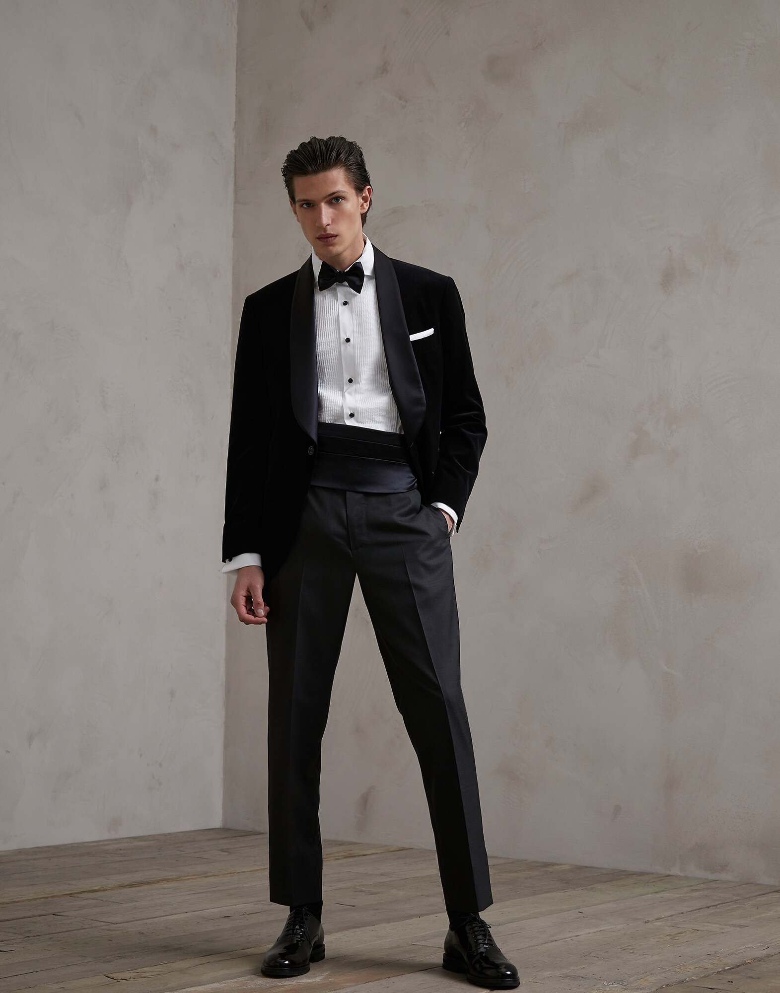 202MOUTFITSMOKING3 image number 0