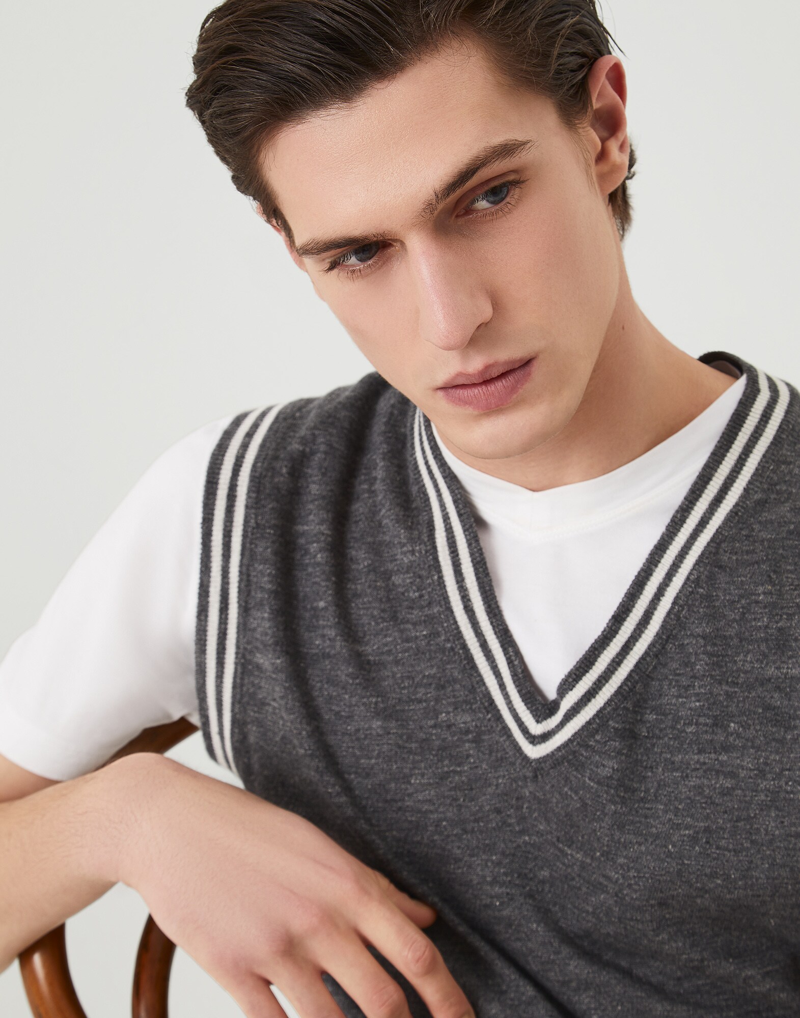 V-neck - Detail view