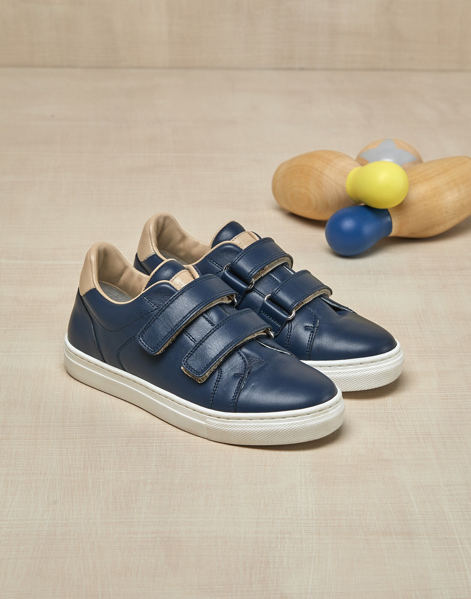 Sneakers - Front