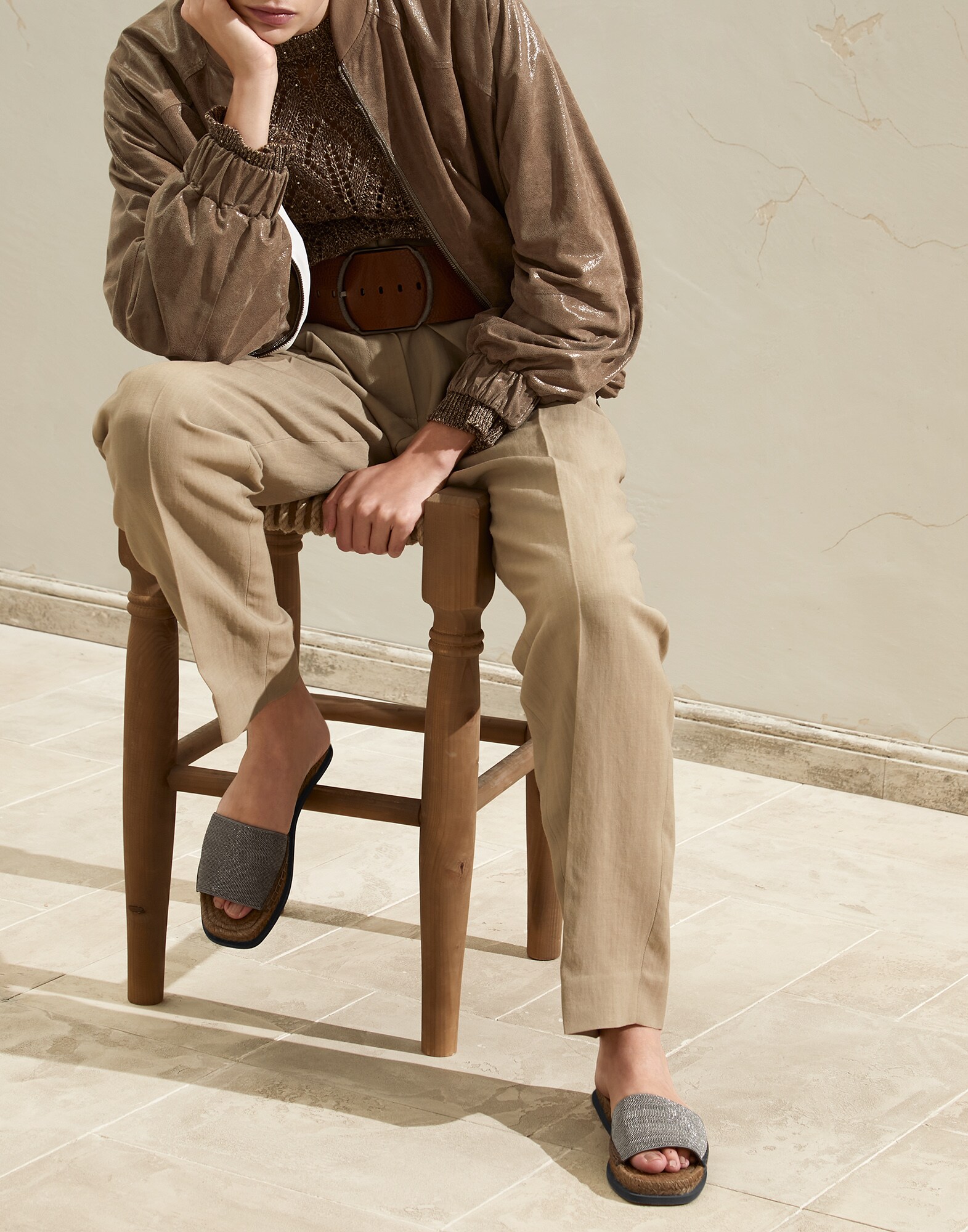 Mules - Editorial