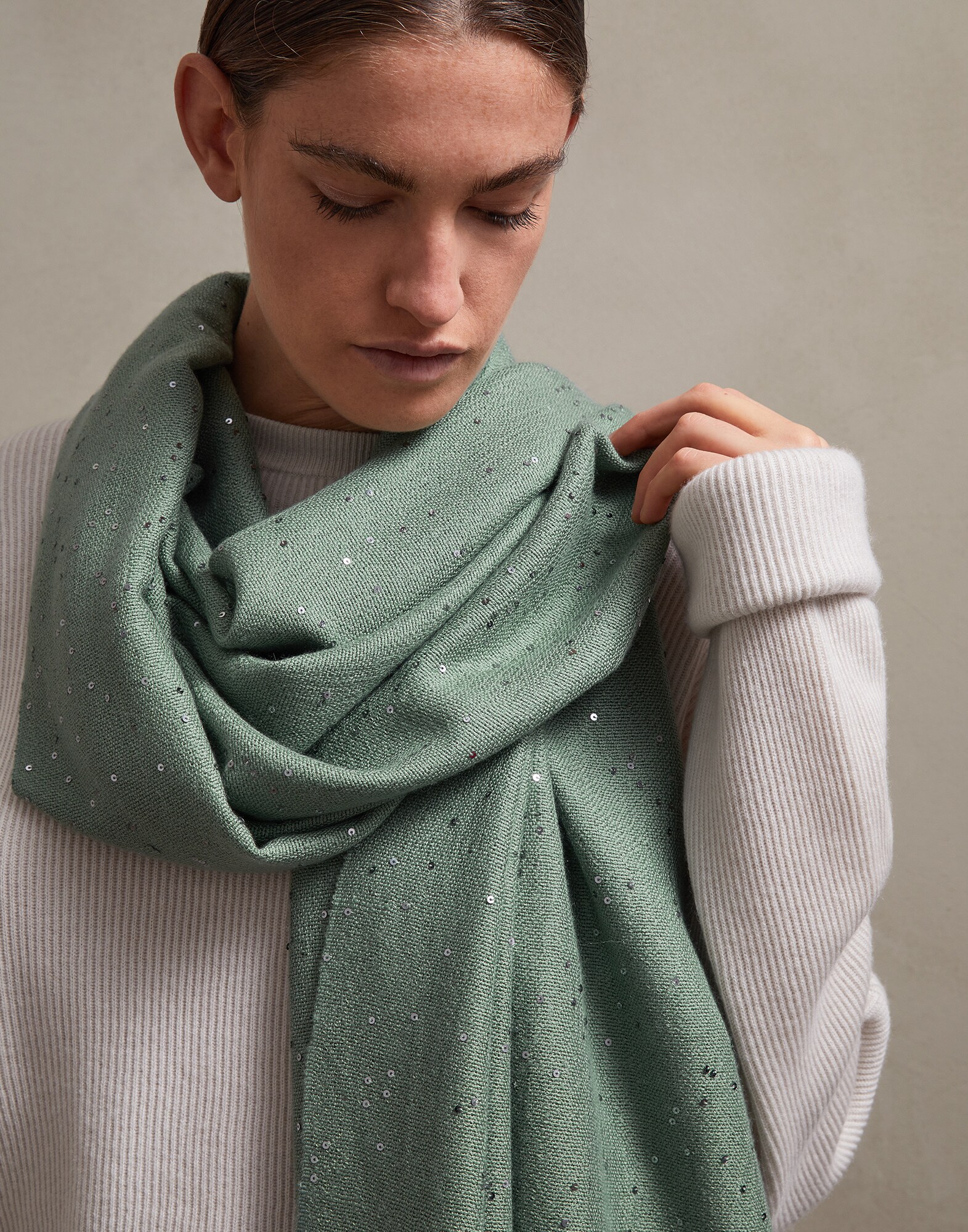 Solid Scarf - Editorial