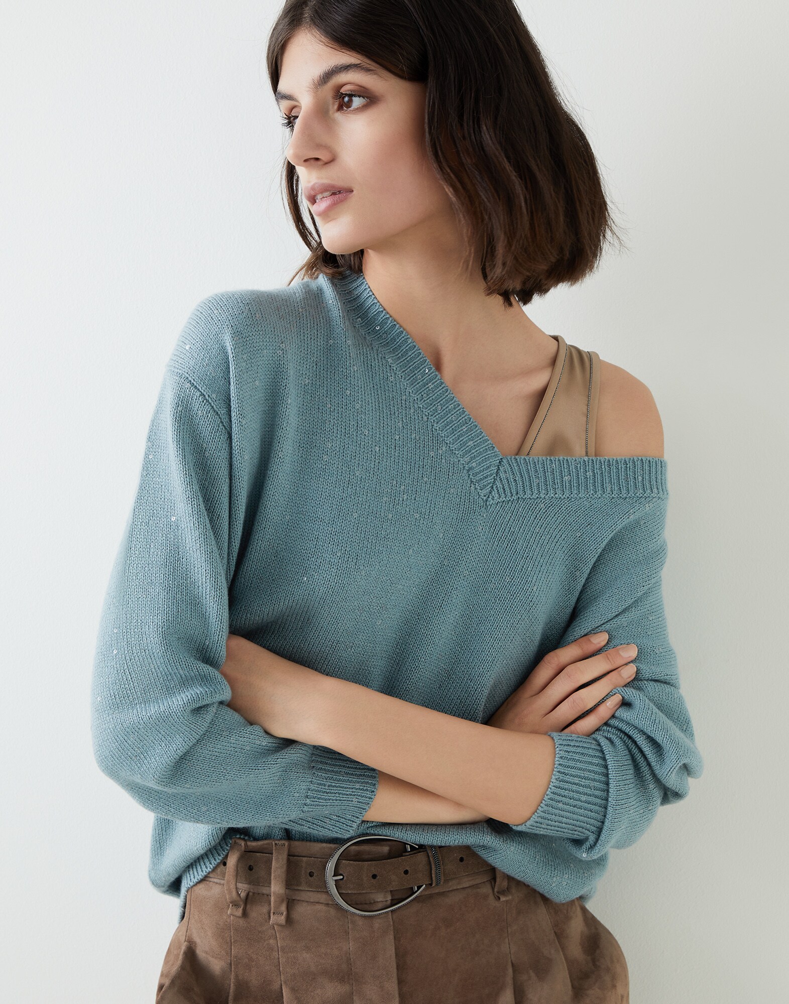 V-neck - Editorial view