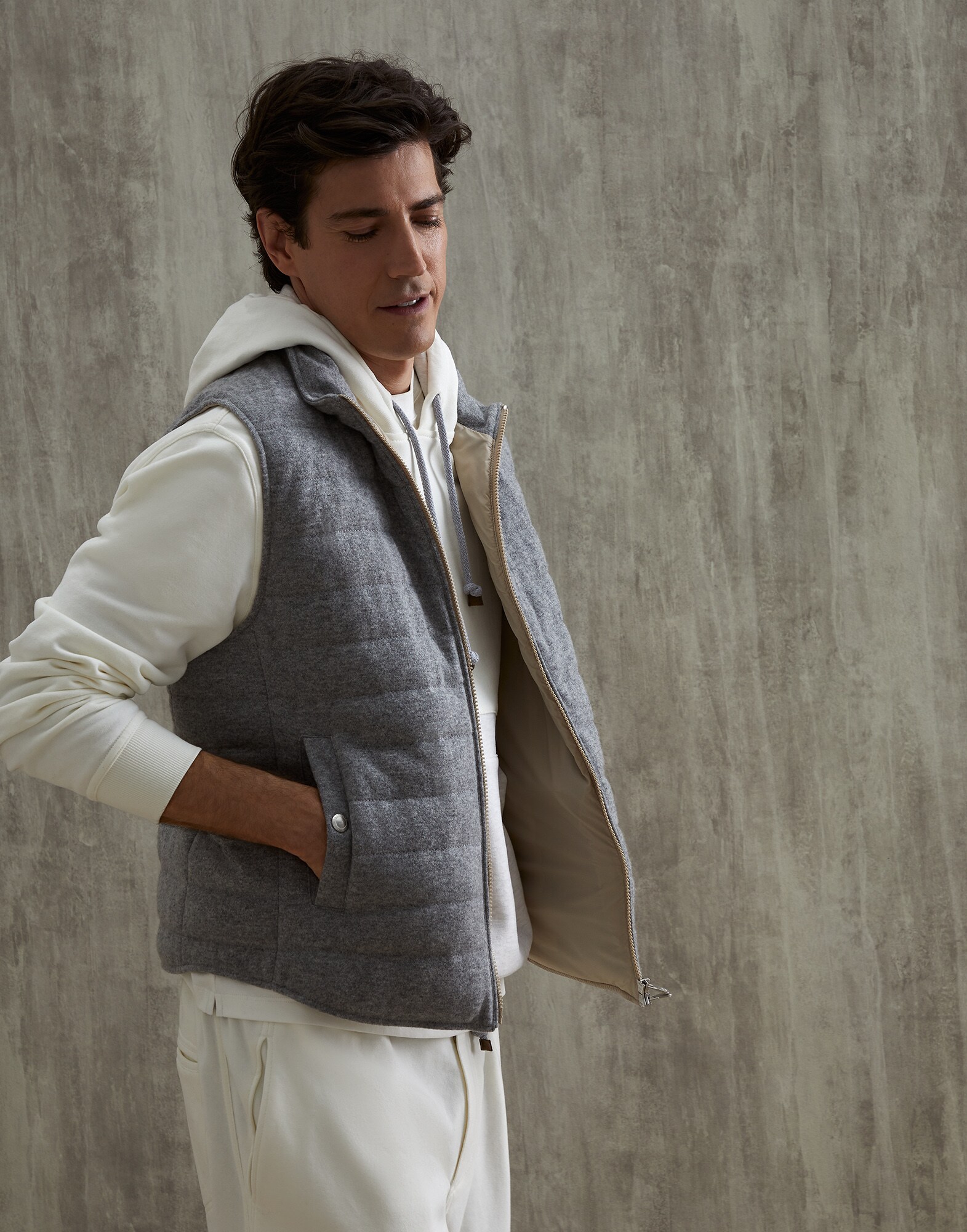 Sweatshirt - Editorial view
