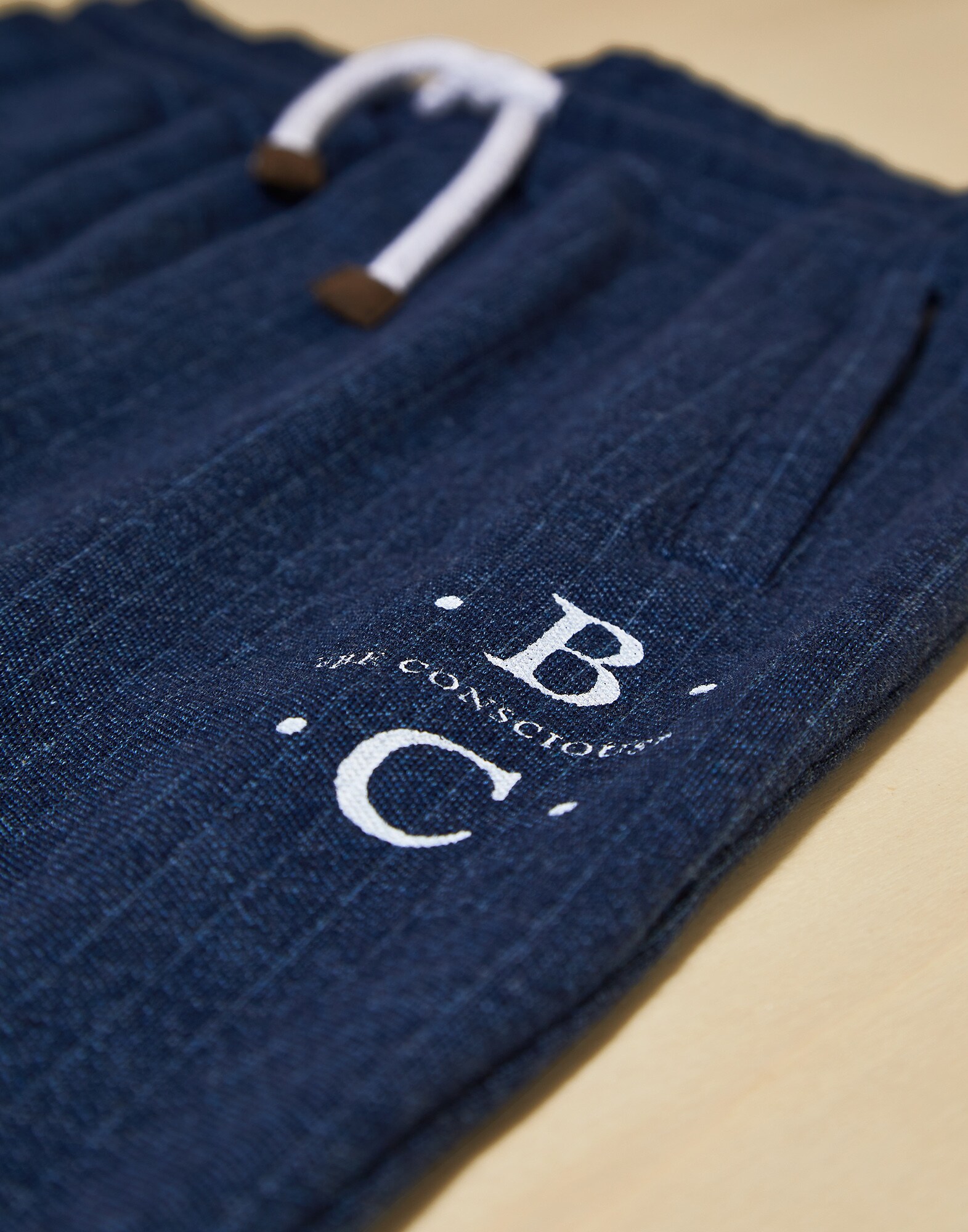 Sweatpants - Detail view
