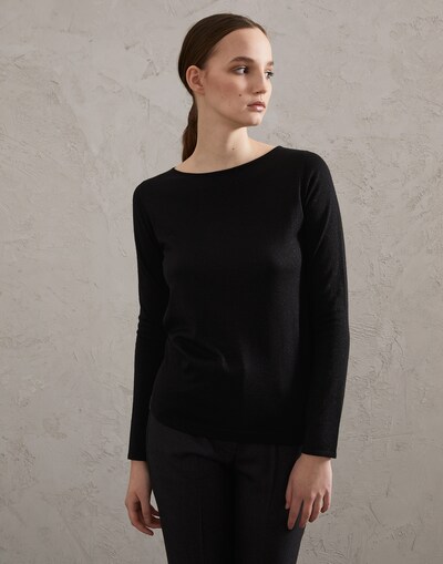 Scoop Neck - Front view
