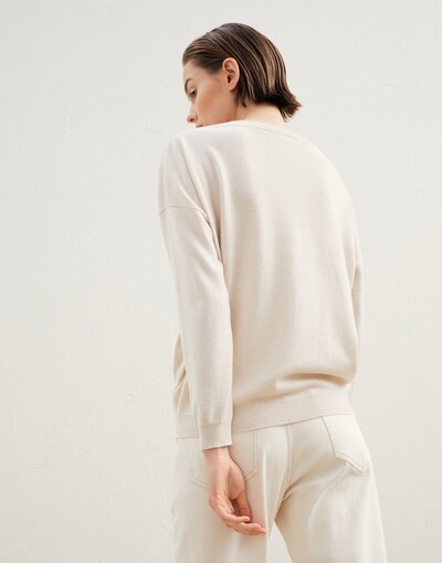 V-neck - Back view