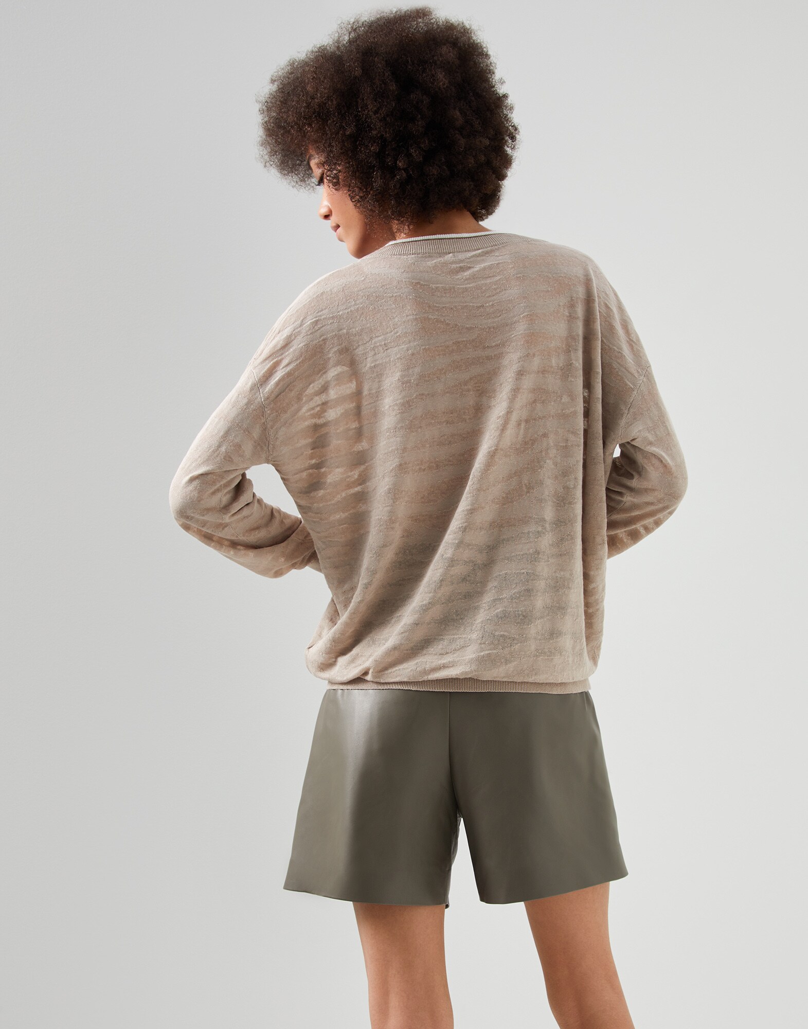 V-neck - Back view