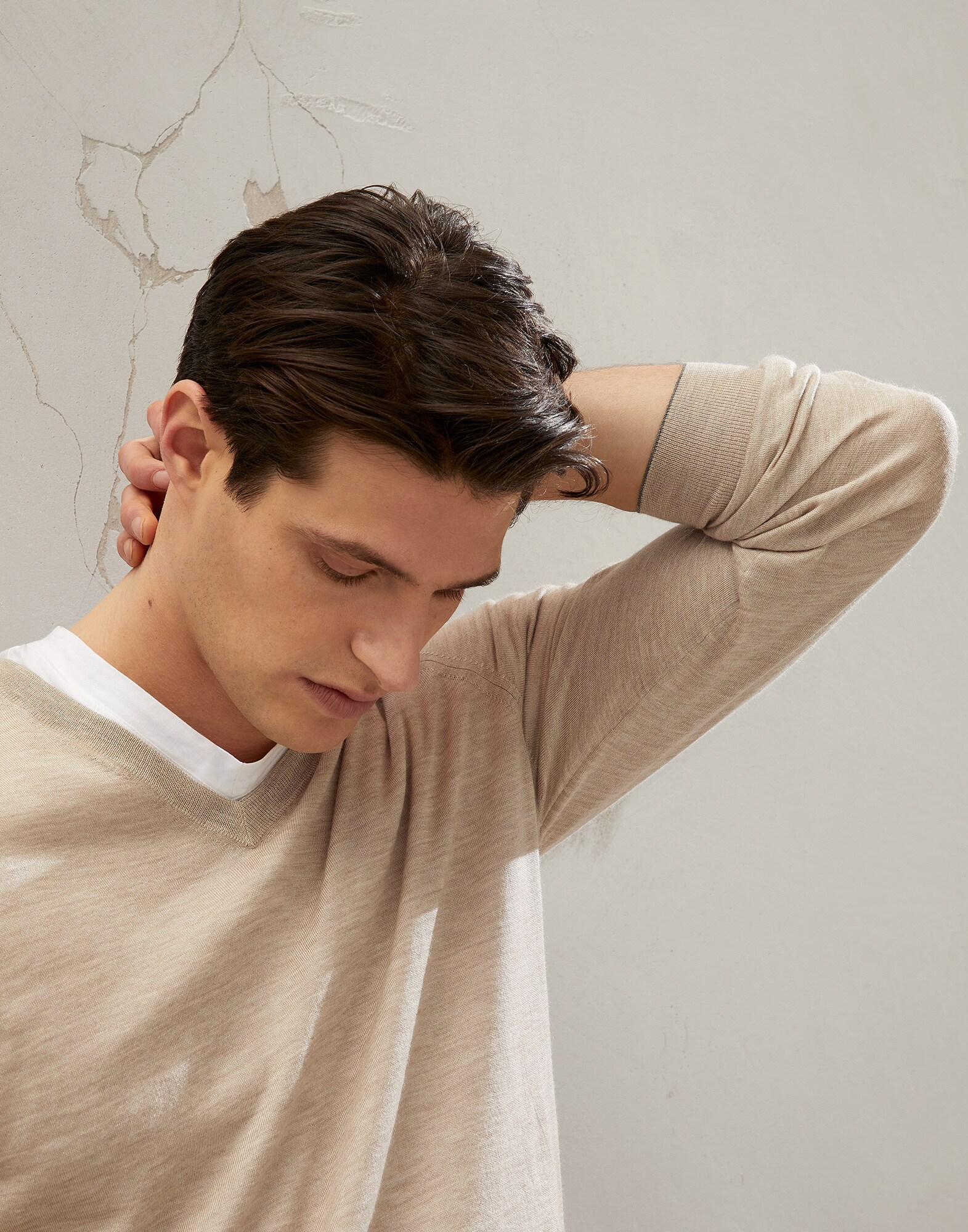 V-neck - Detail view