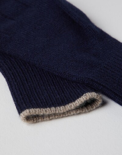 Gloves - Detail view