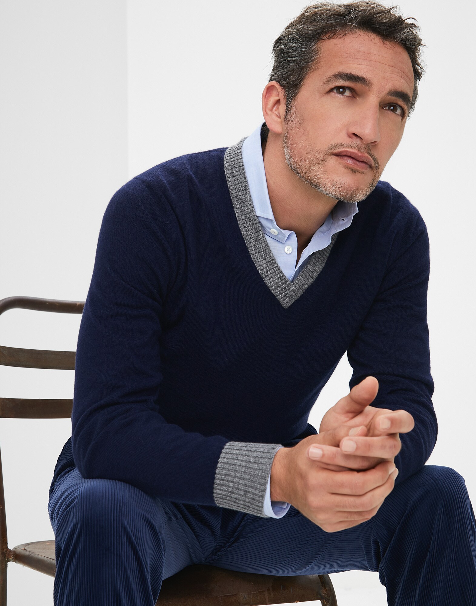 V-neck Sweater - Editorial