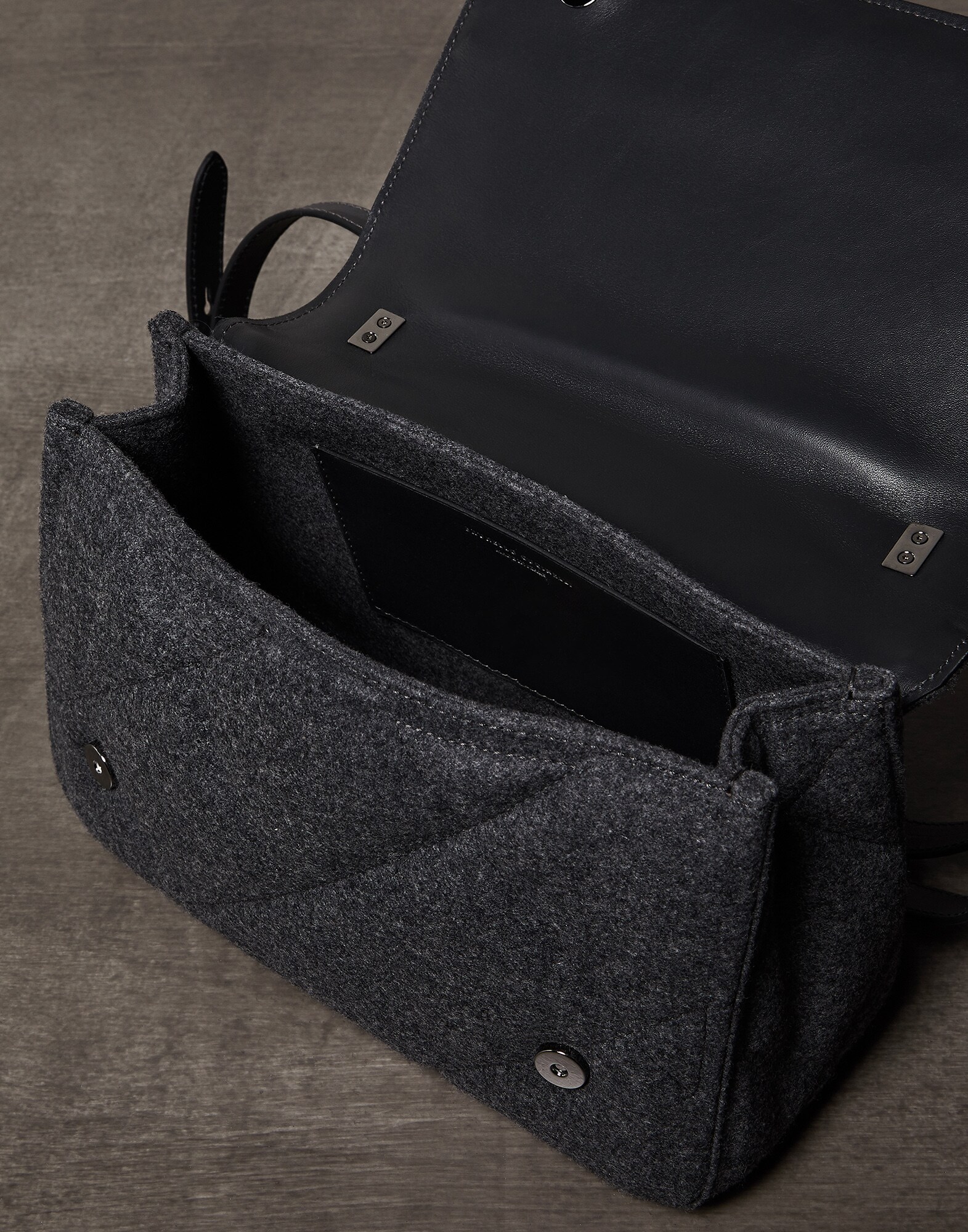 Handbag - Full look
