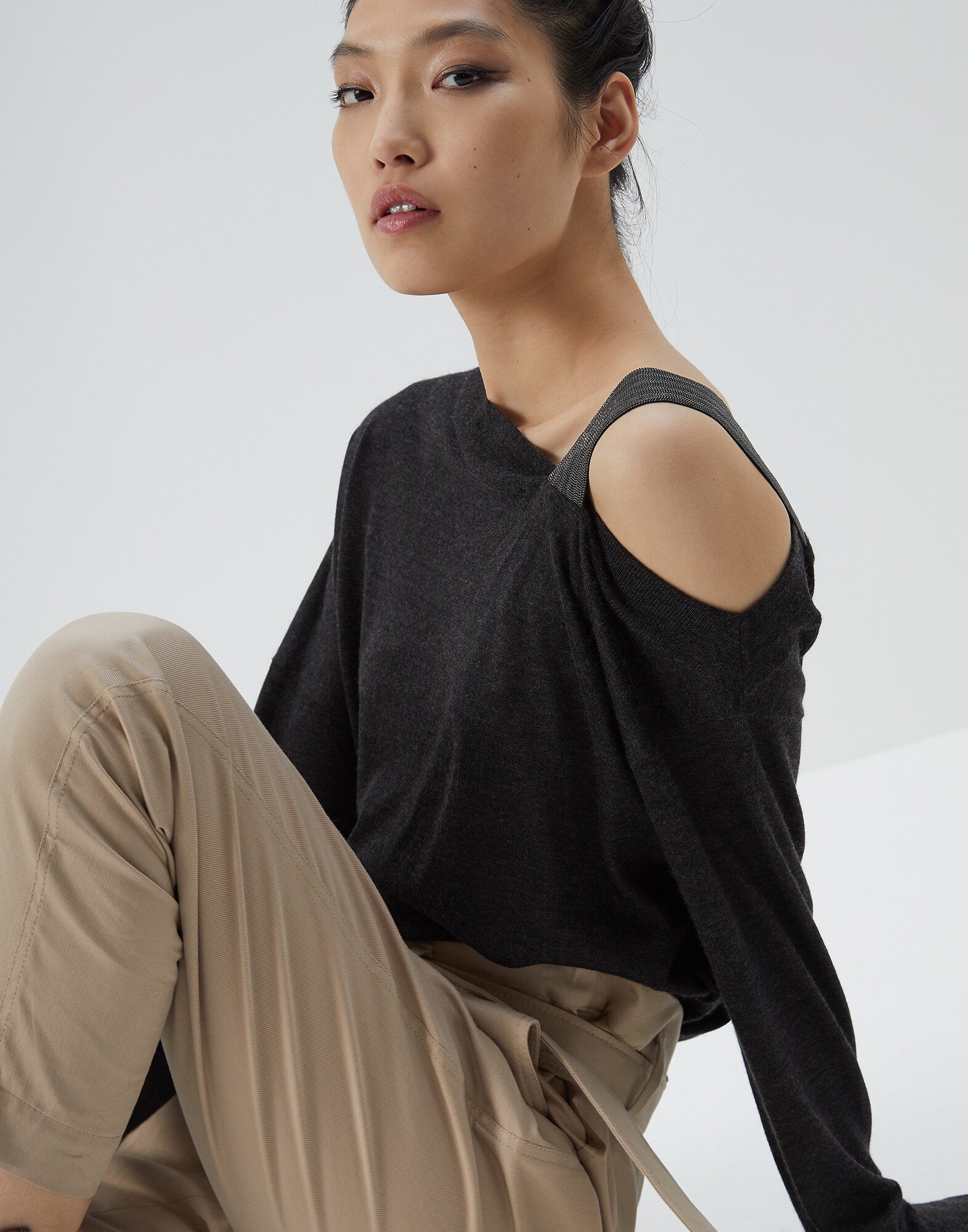 Scoop Neck - Editorial view
