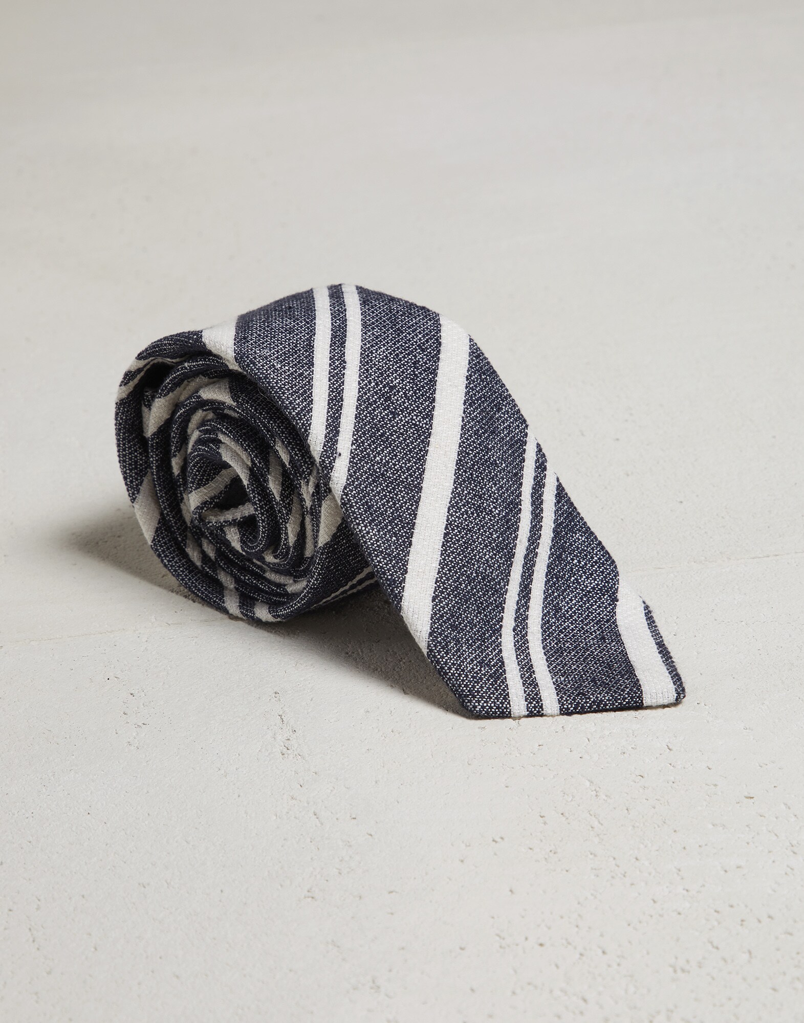 Tie - Detail view