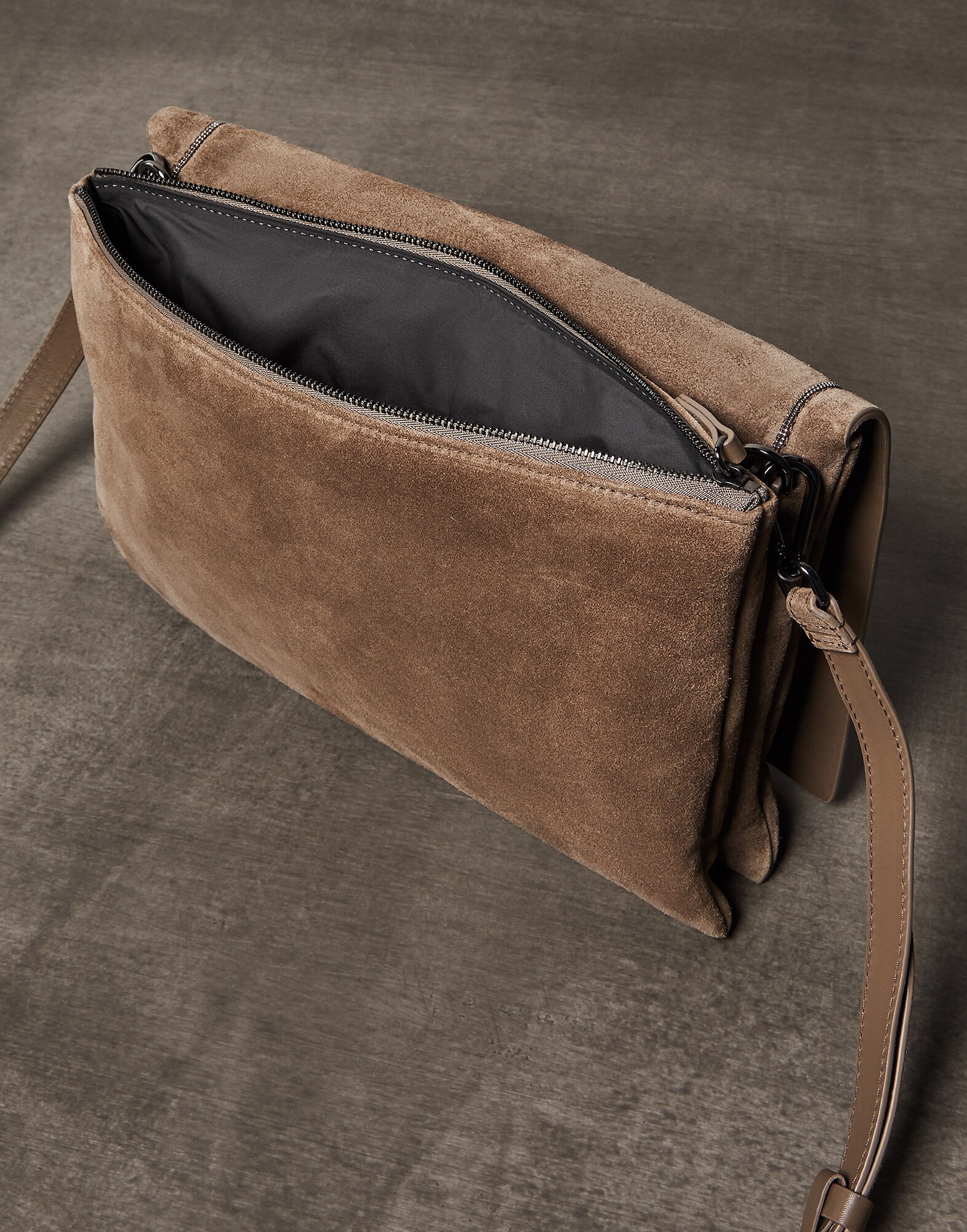Crossbody Bag - Full look