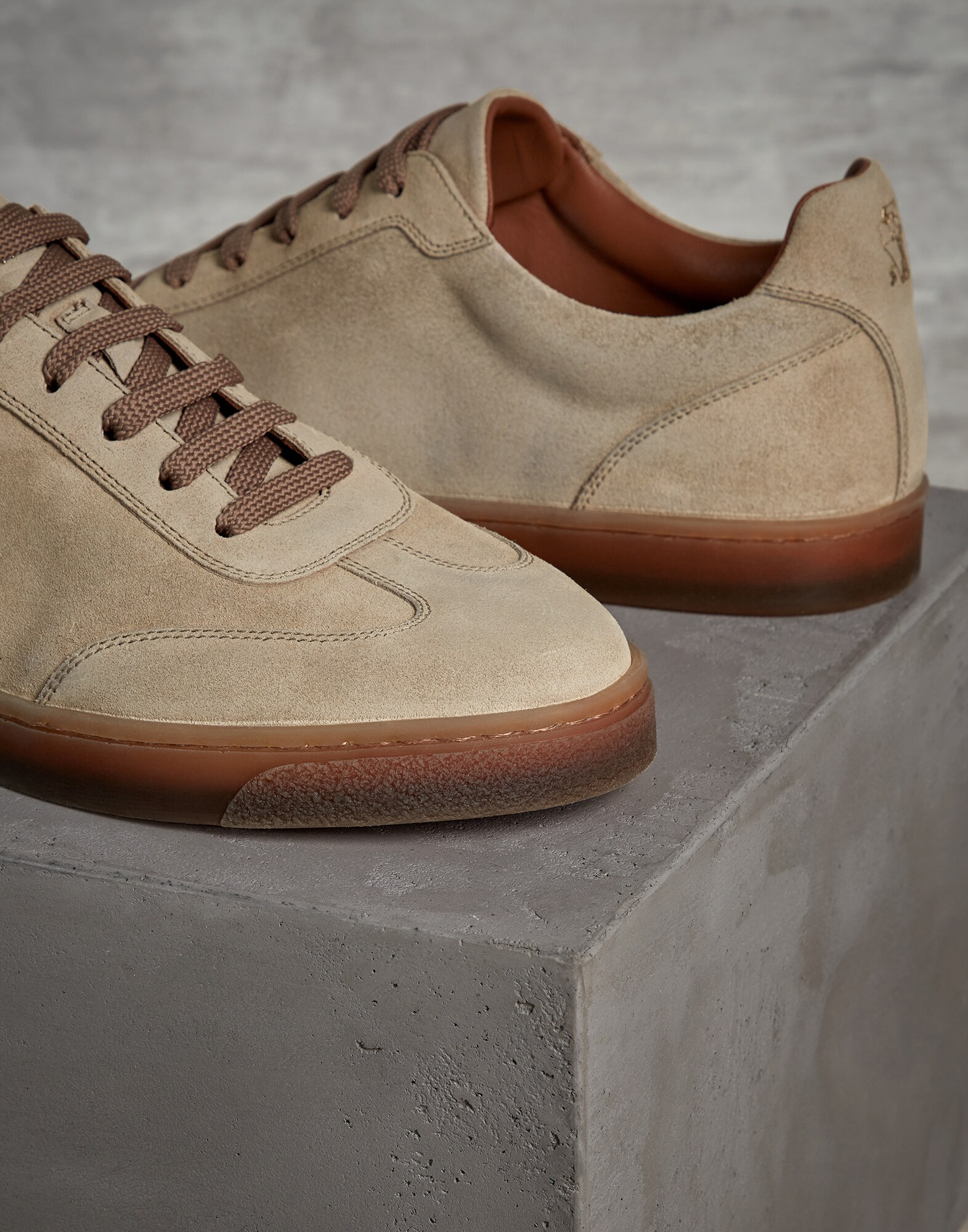 Sneakers - Detail view