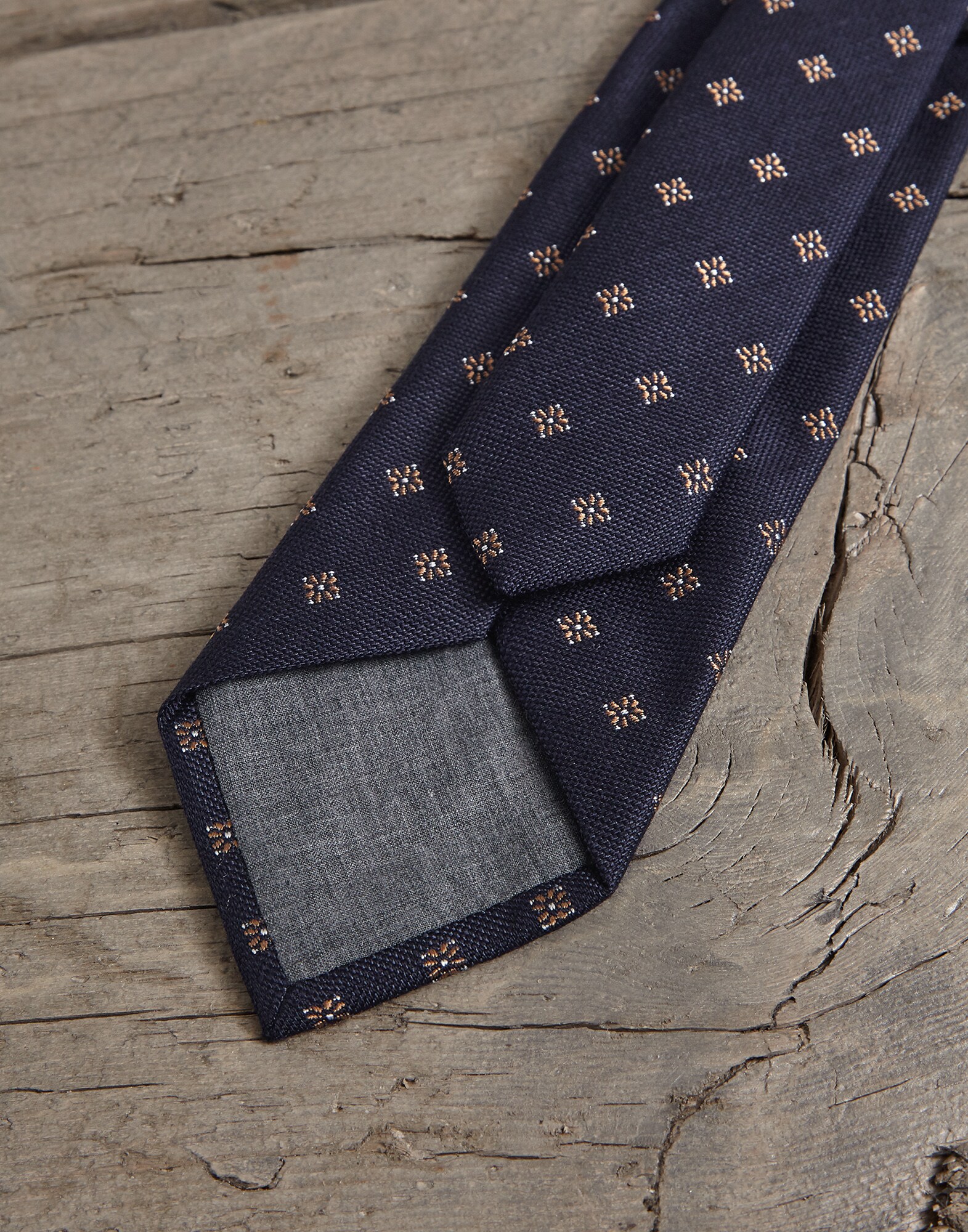 Tie - Detail view