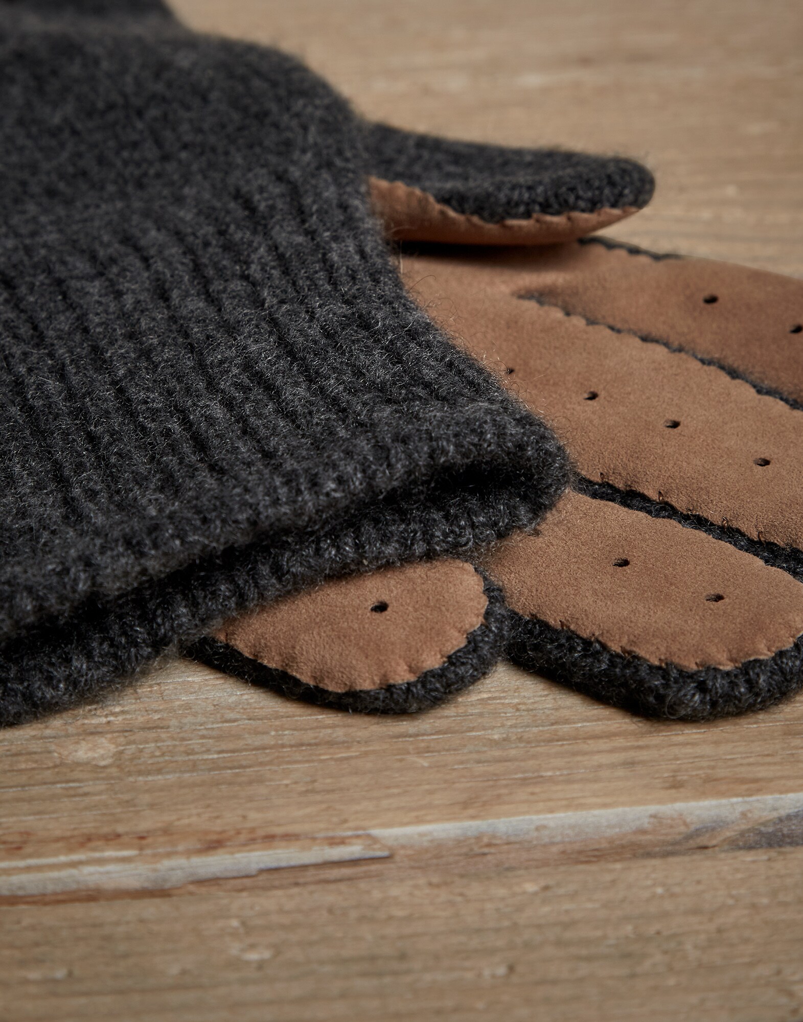 Gloves - Detail view