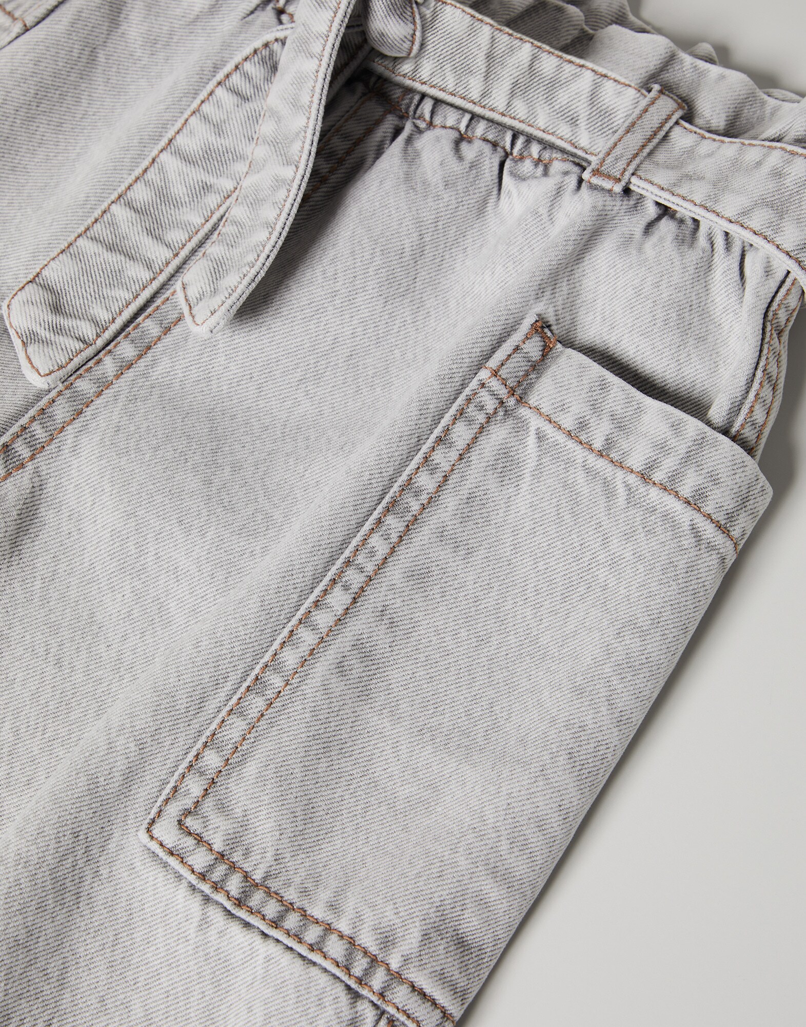 Bermuda & Shorts - Detail view