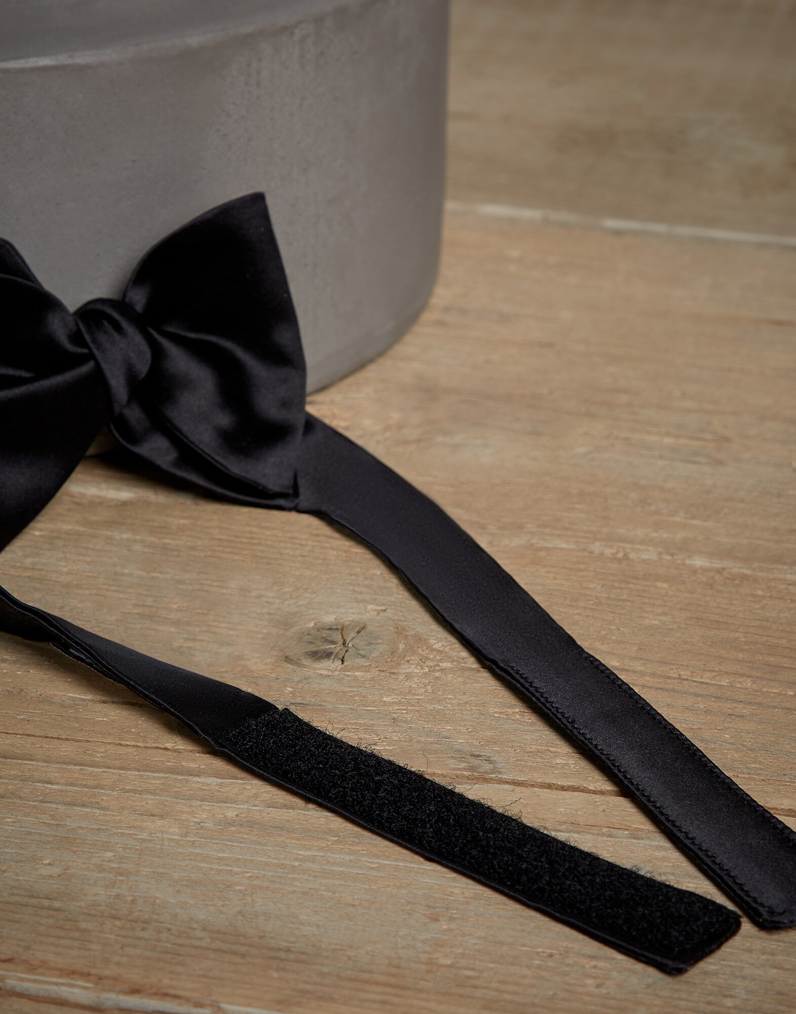 Evening Wear Accessories - Detail view