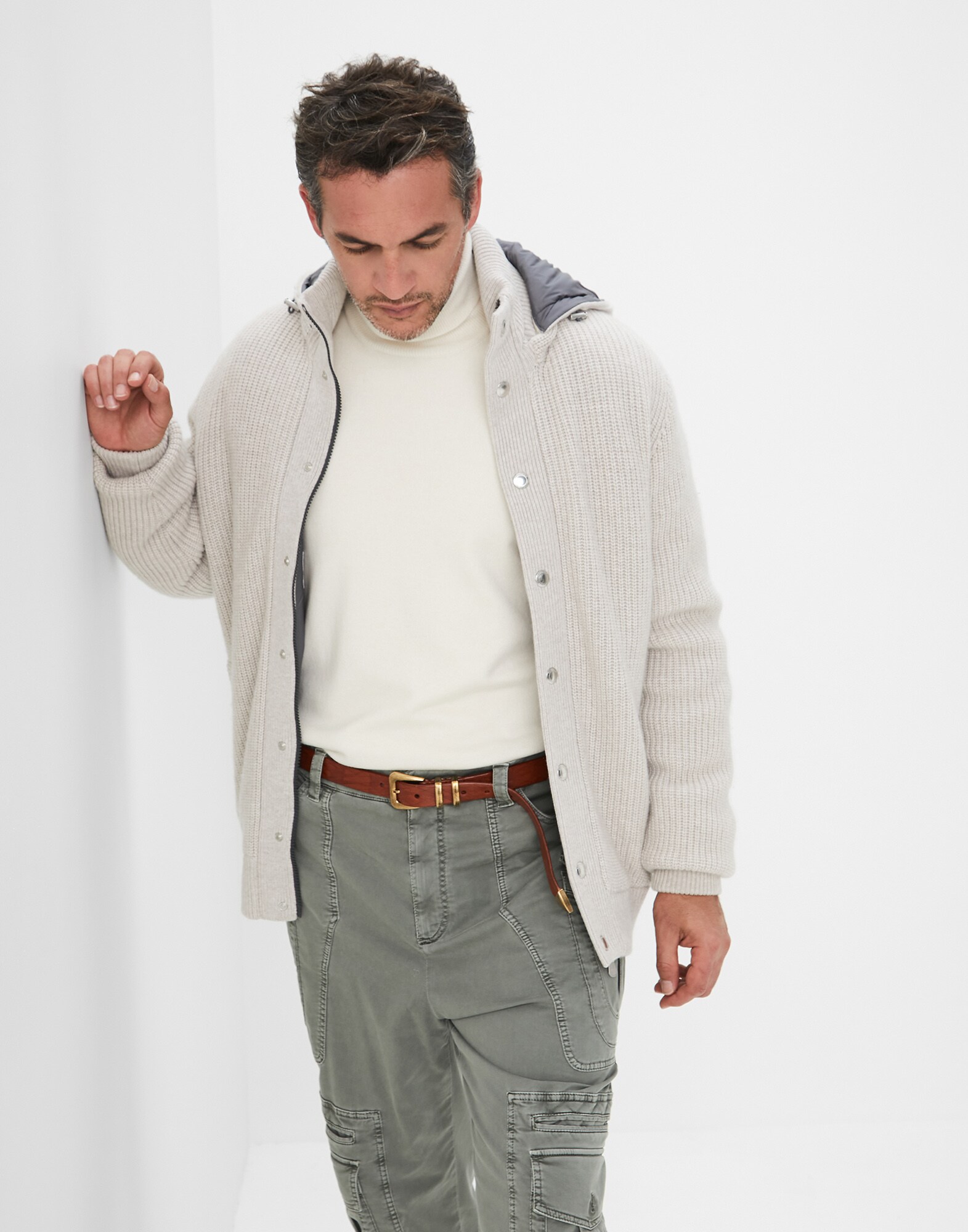 Knit outerwear