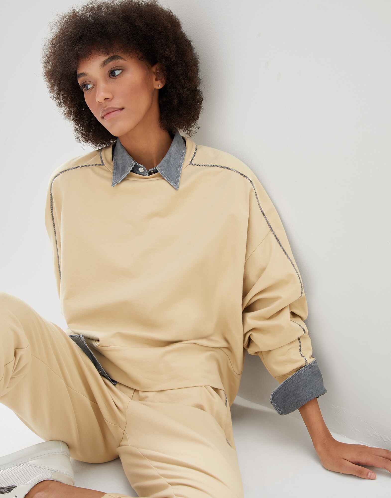 Sweatshirt - Editorial view