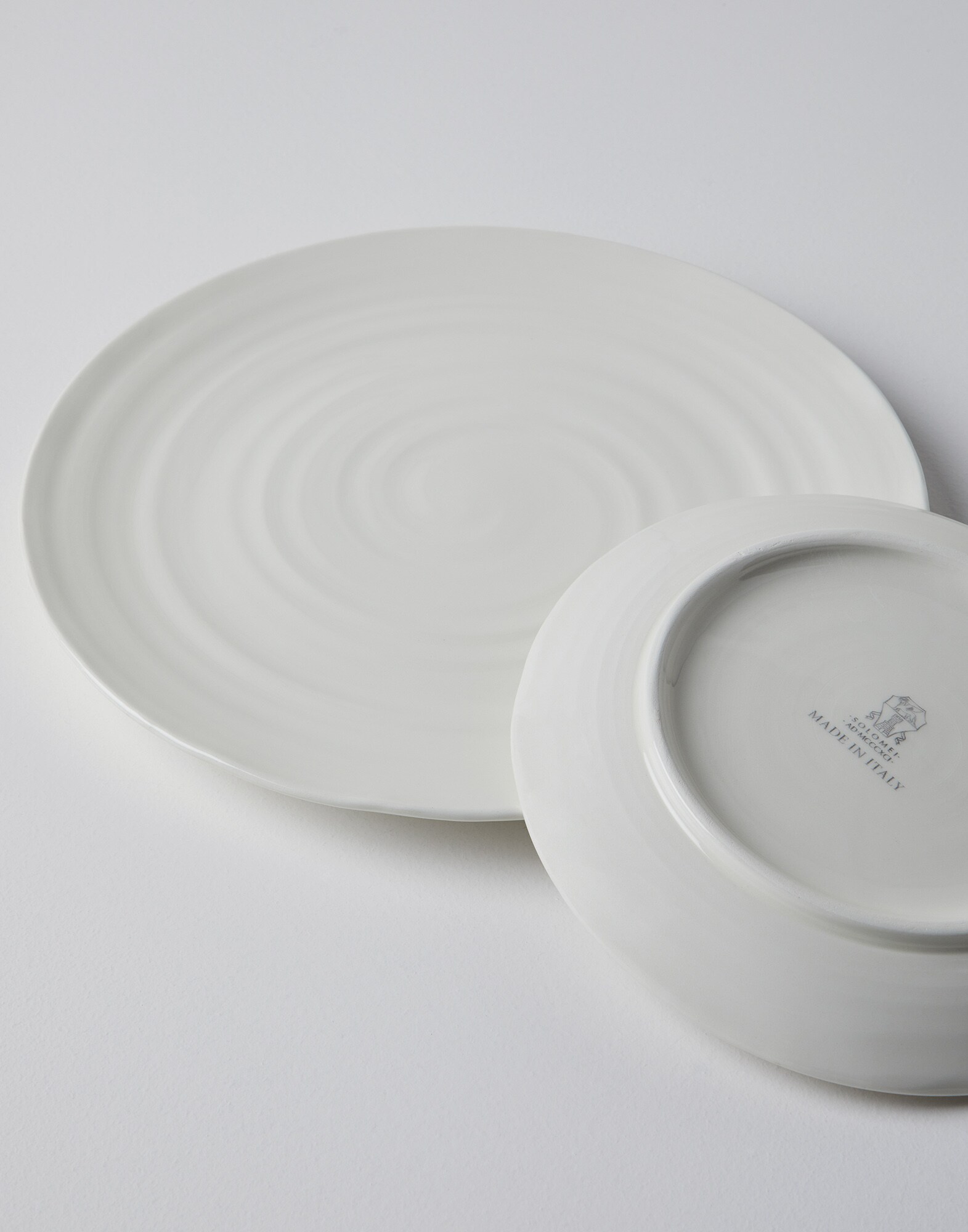 传统陶瓷餐盘
                            乳白 生活风格 - Brunello Cucinelli
                        