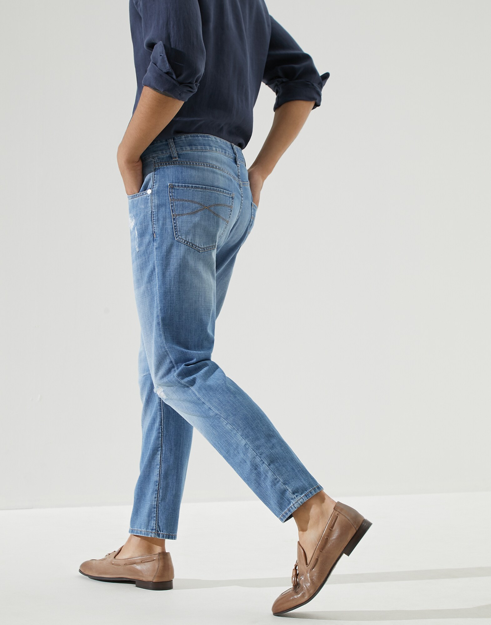 lightweight denim leisure fit five-pocket trousers with rip