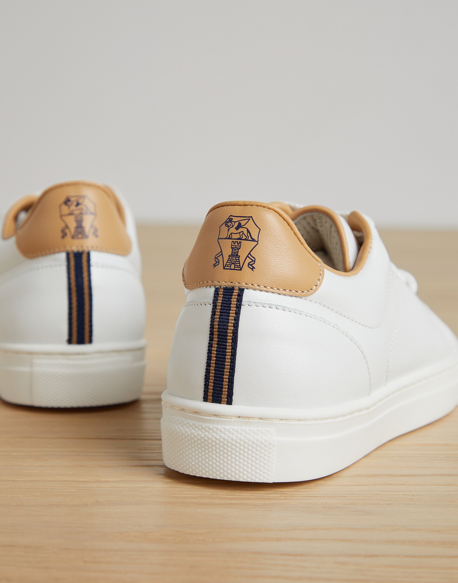 Sneakers - Detail view